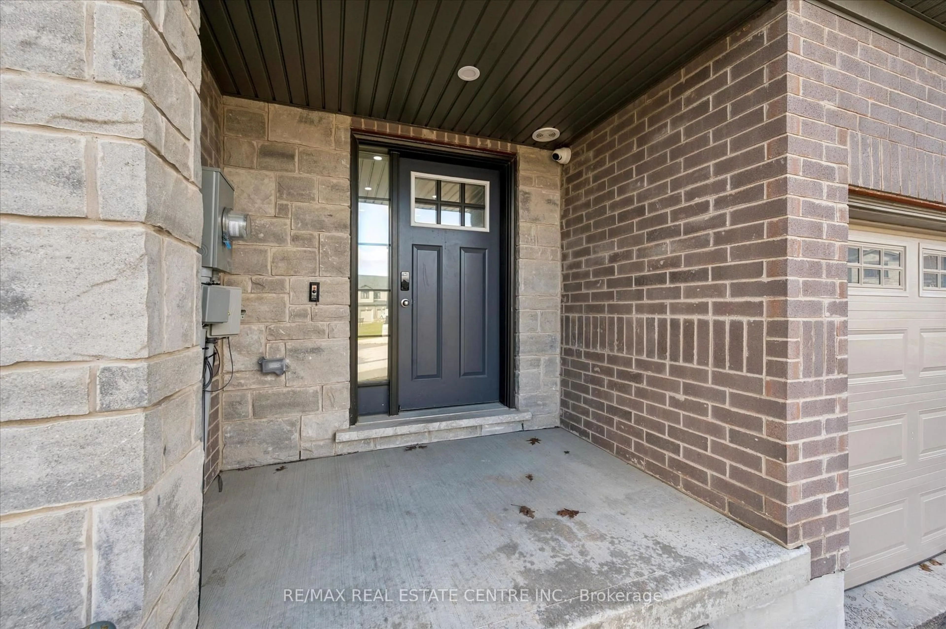 Indoor entryway for 135 Hardcastle Dr #26, Cambridge Ontario N1S 0B6