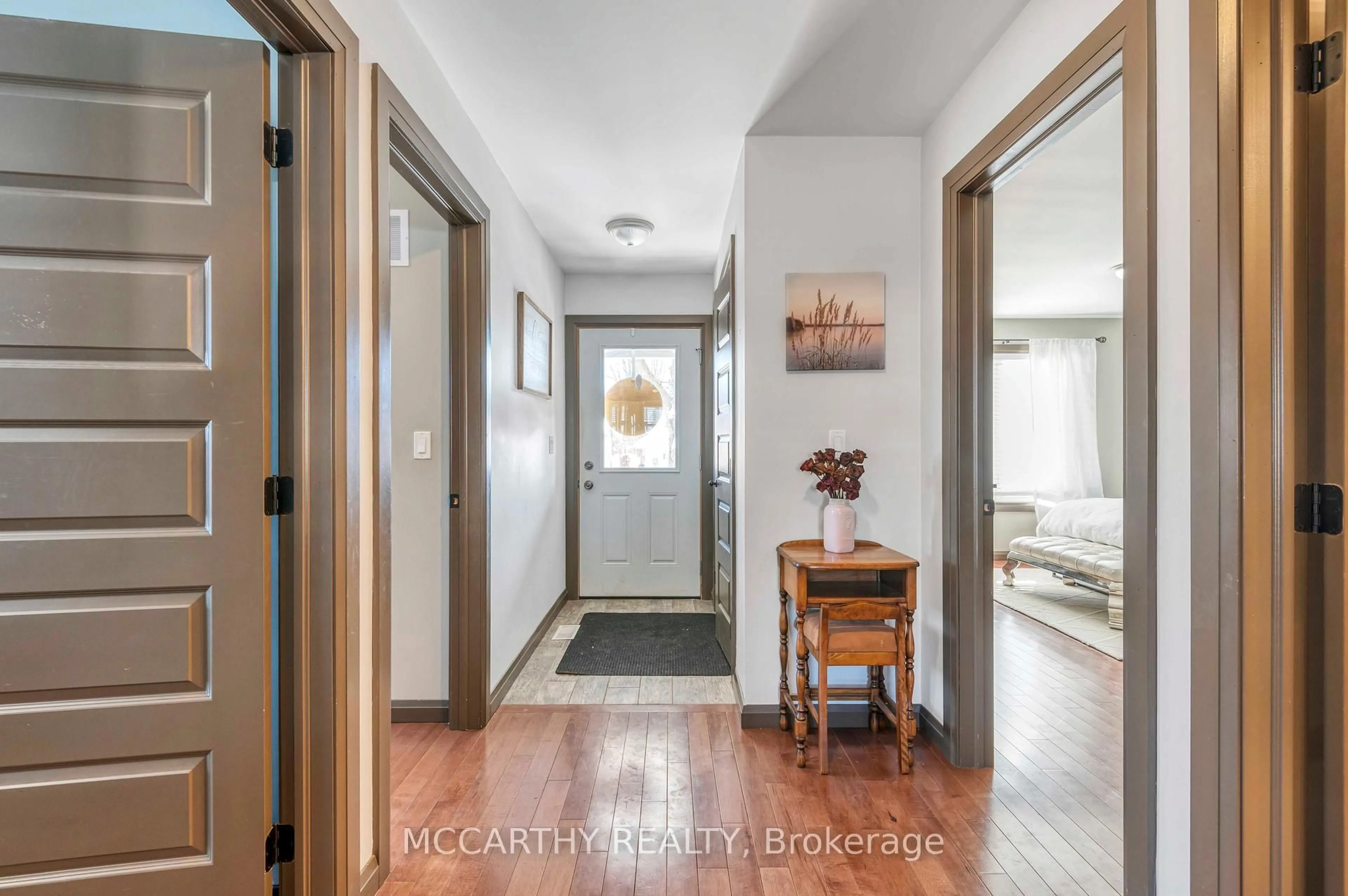 Indoor entryway for 130 Wellington St, Shelburne Ontario L9V 2Y1