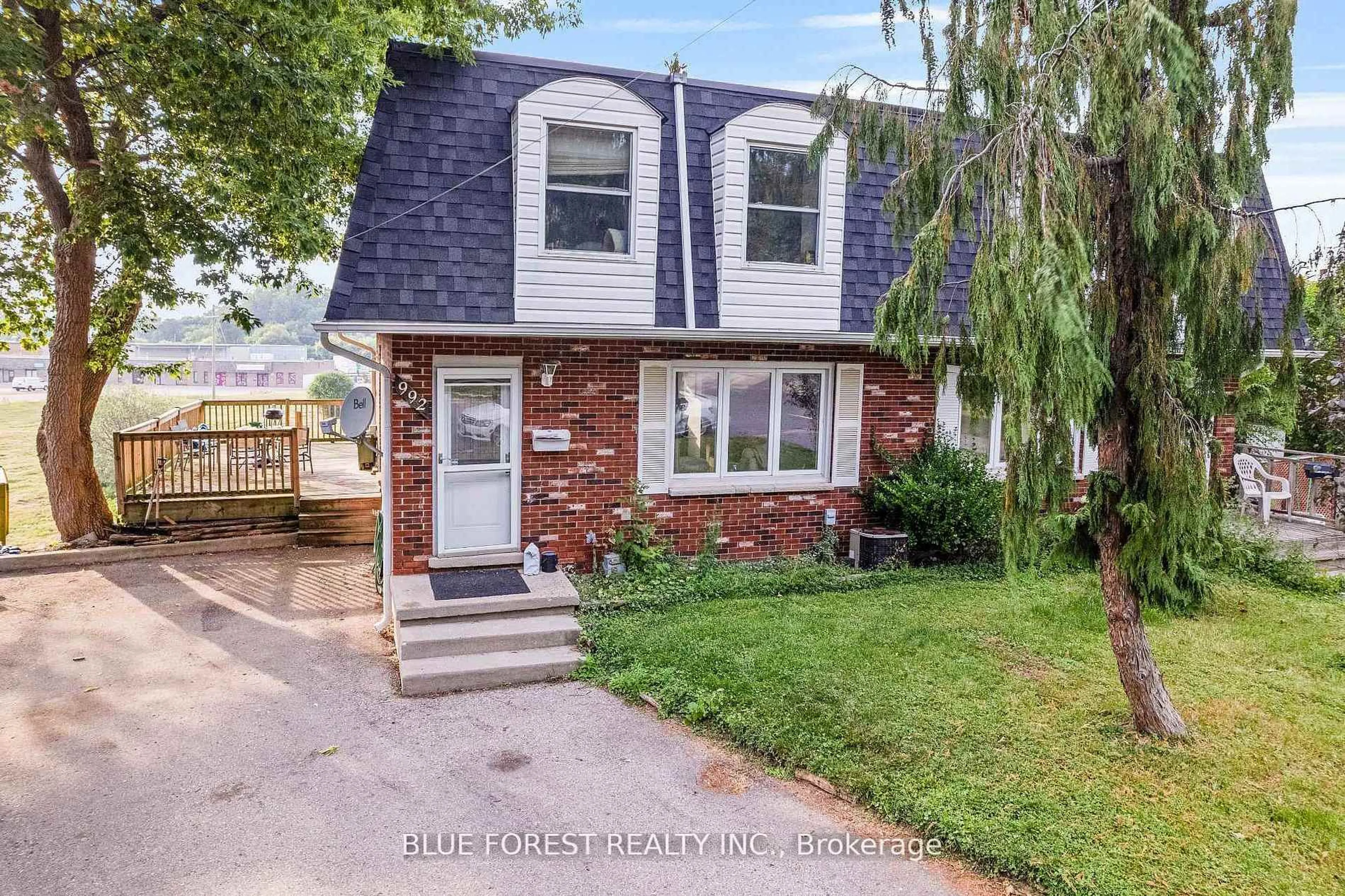 Home with brick exterior material, street for 992 Eagle Crt, London South Ontario N5Z 4K6