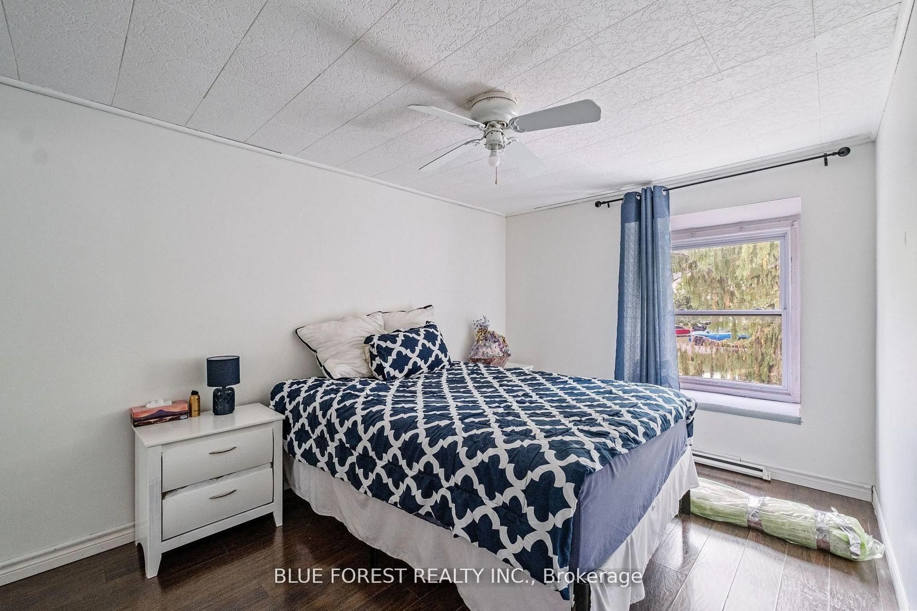 Bedroom with bed, wood/laminate floor for 992 Eagle Crt, London South Ontario N5Z 4K6