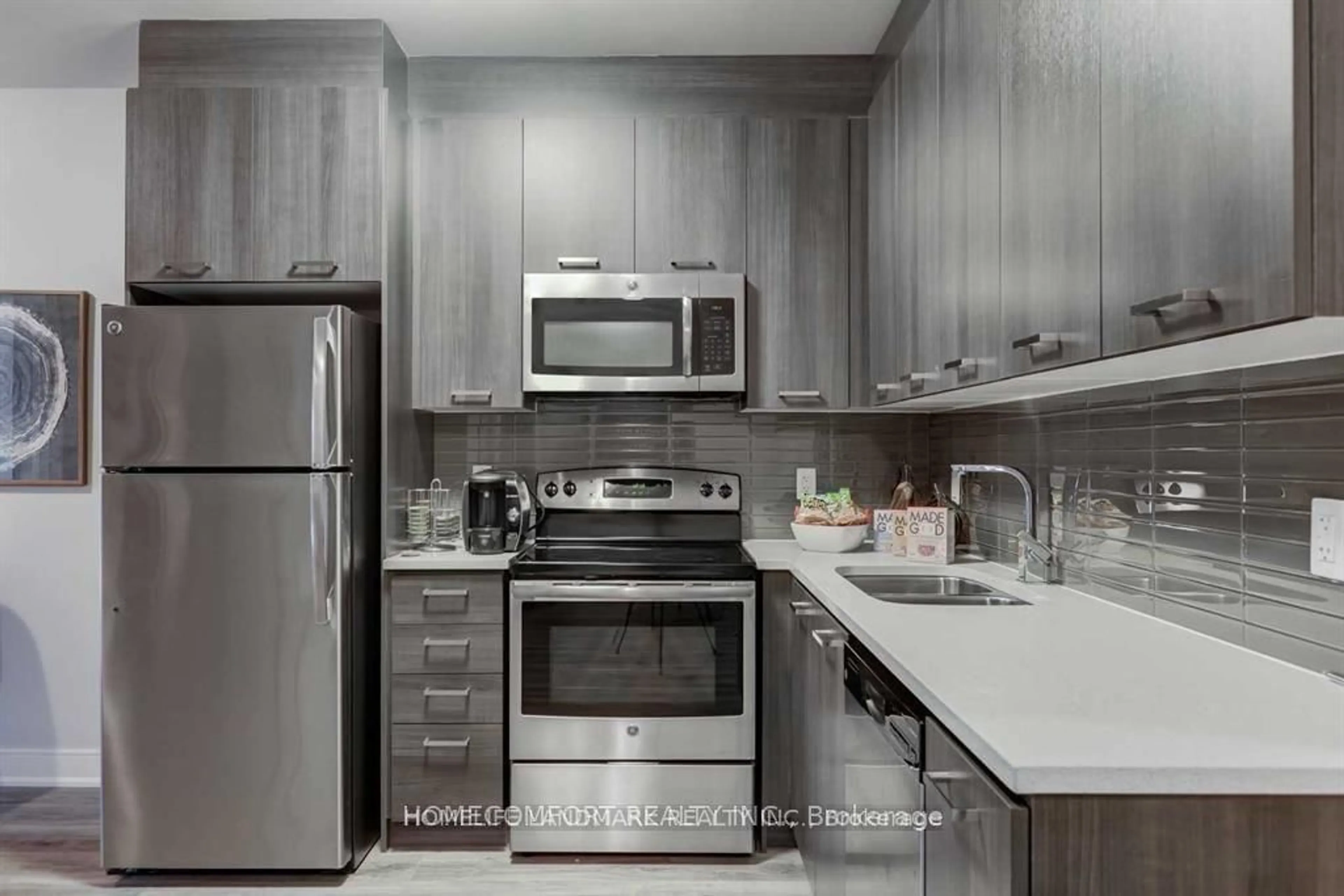 Standard kitchen, unknown for 150 Main St #707, Hamilton Ontario L8P 1H8