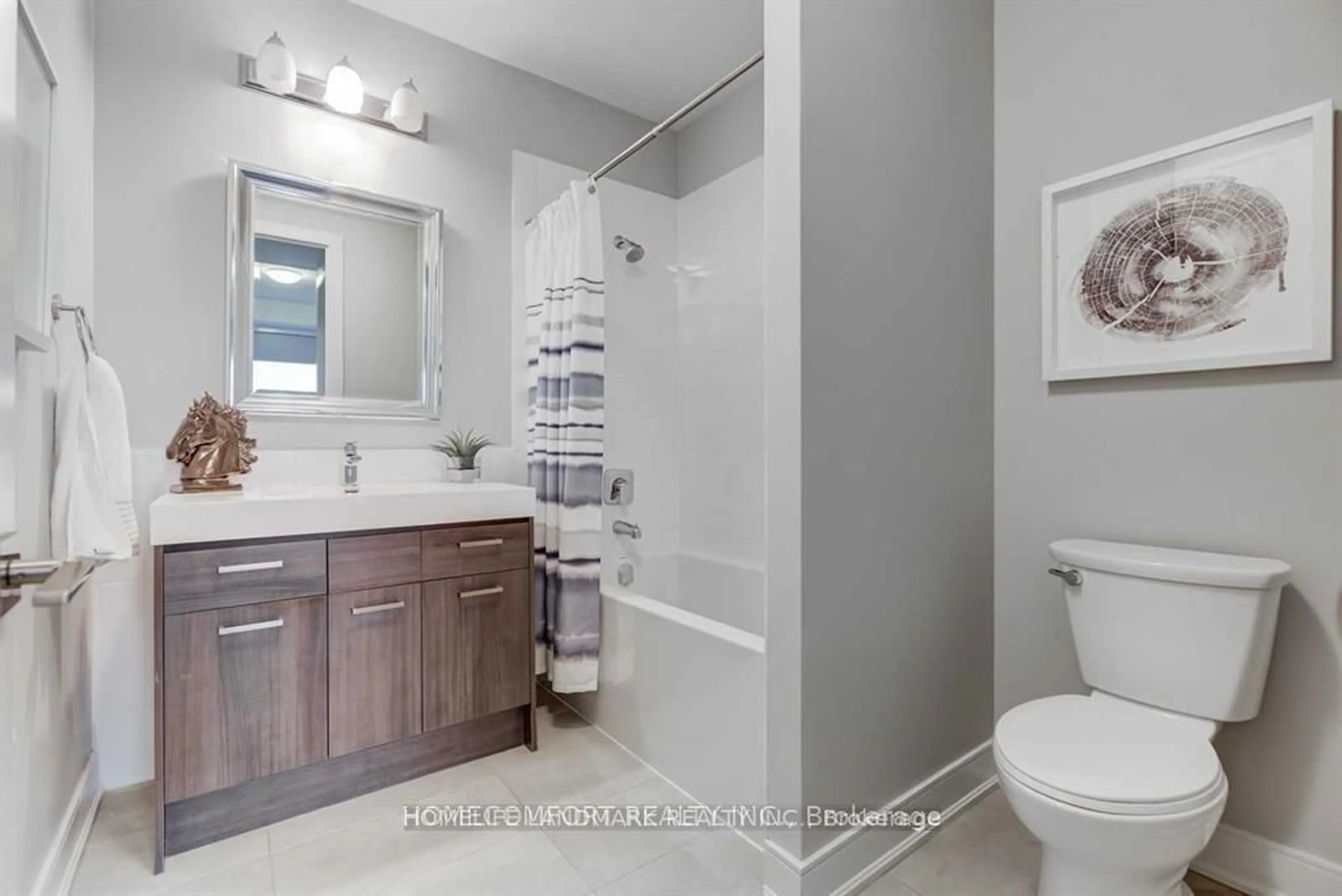 Standard bathroom, ceramic/tile floor for 150 Main St #707, Hamilton Ontario L8P 1H8