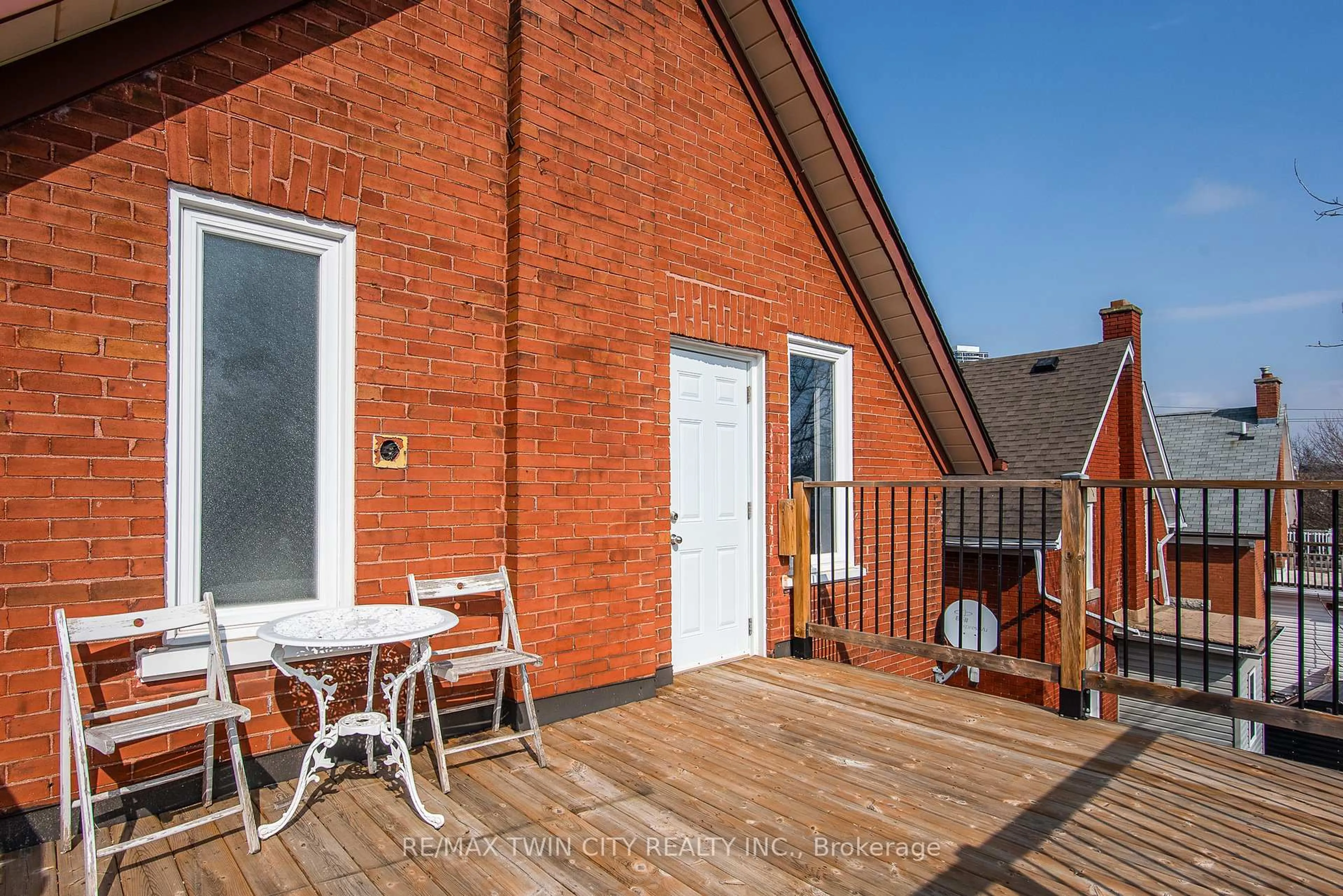 Unknown for 15 Herlan Ave, Kitchener Ontario N2G 2C4