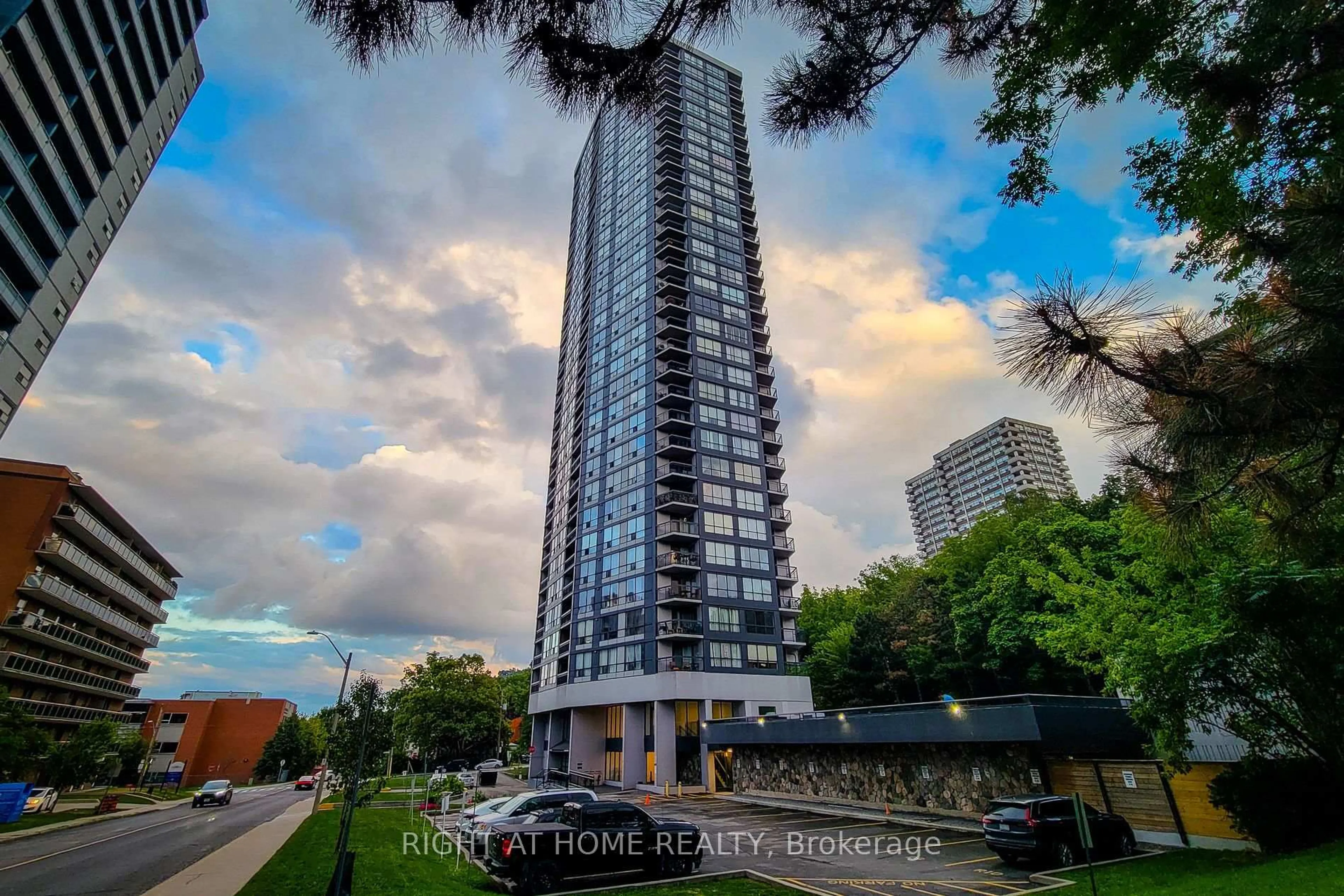 A pic from outside/outdoor area/front of a property/back of a property/a pic from drone, city buildings view from balcony for 150 Charlton Ave #601, Hamilton Ontario L8N 3X3
