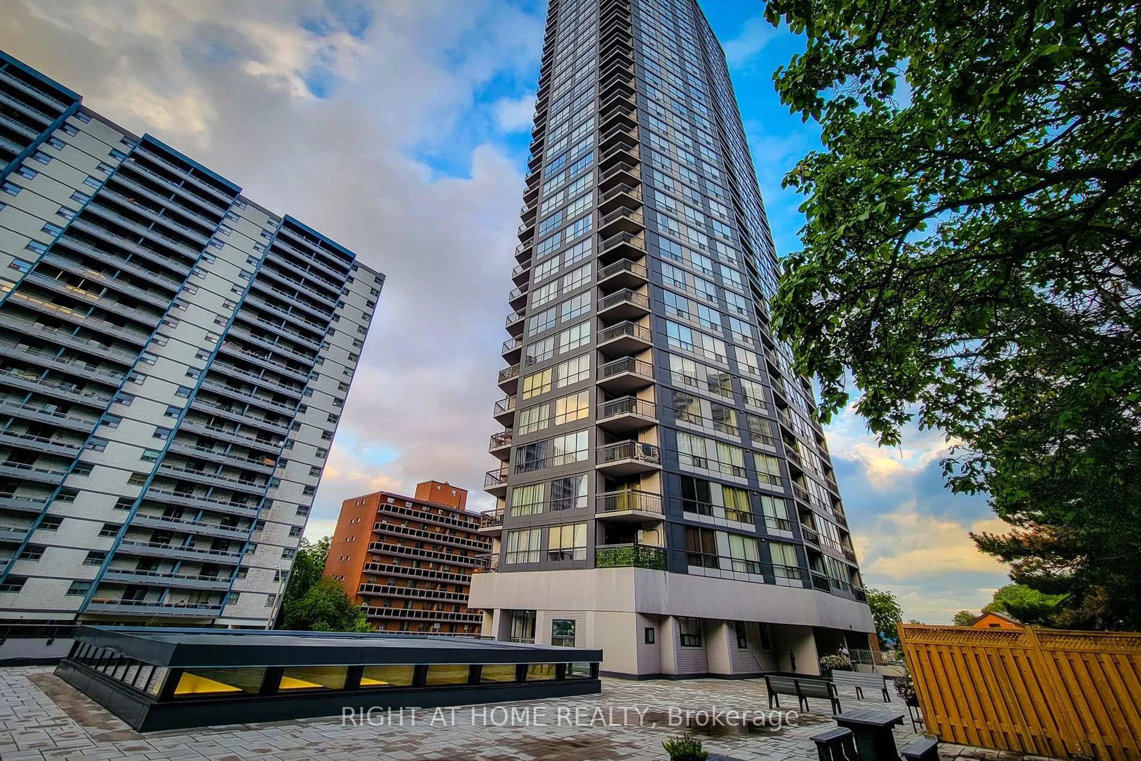 A pic from outside/outdoor area/front of a property/back of a property/a pic from drone, city buildings view from balcony for 150 Charlton Ave #601, Hamilton Ontario L8N 3X3