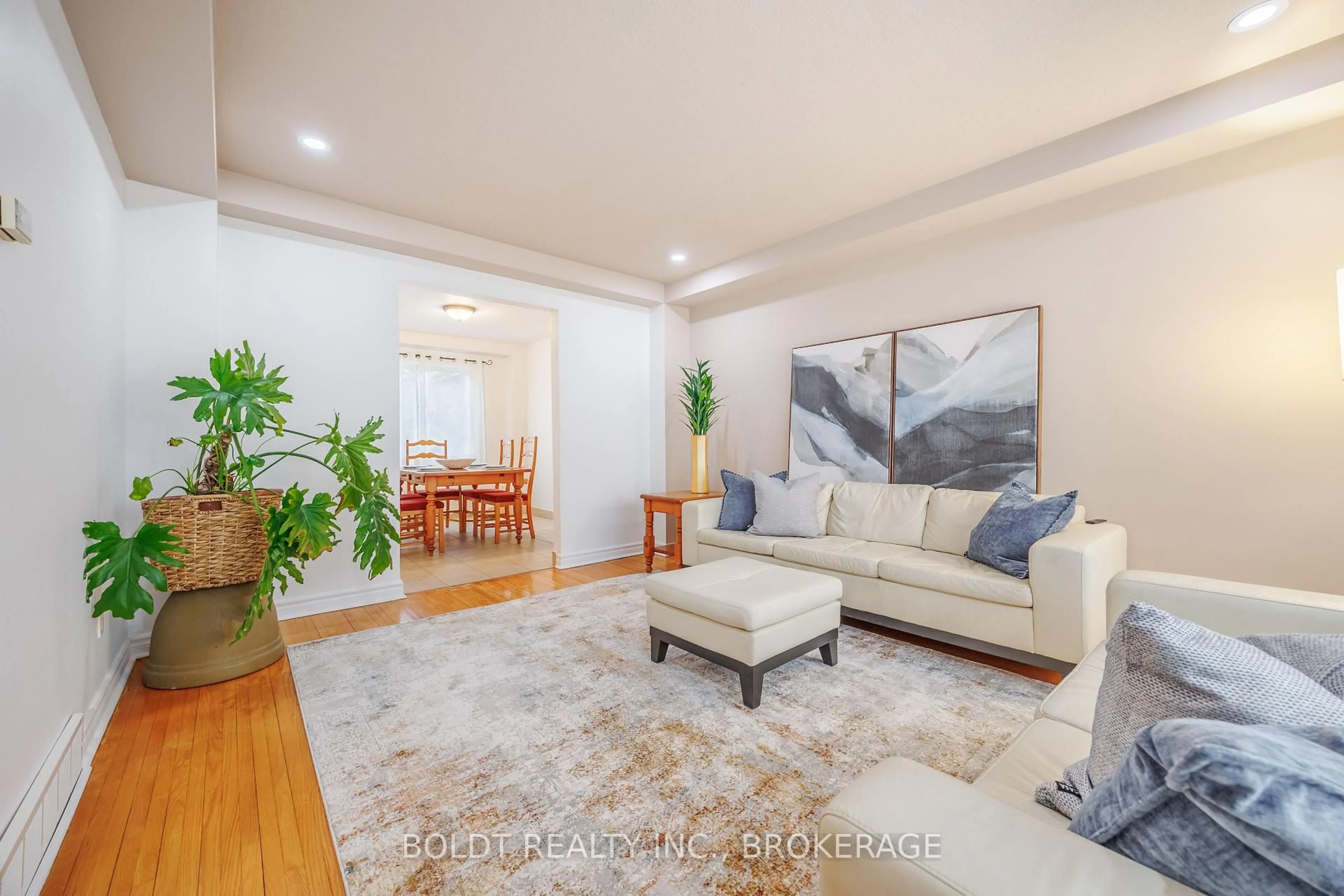 Living room with furniture, unknown for 6760 Wilinger St, Niagara Falls Ontario L2J 2B3