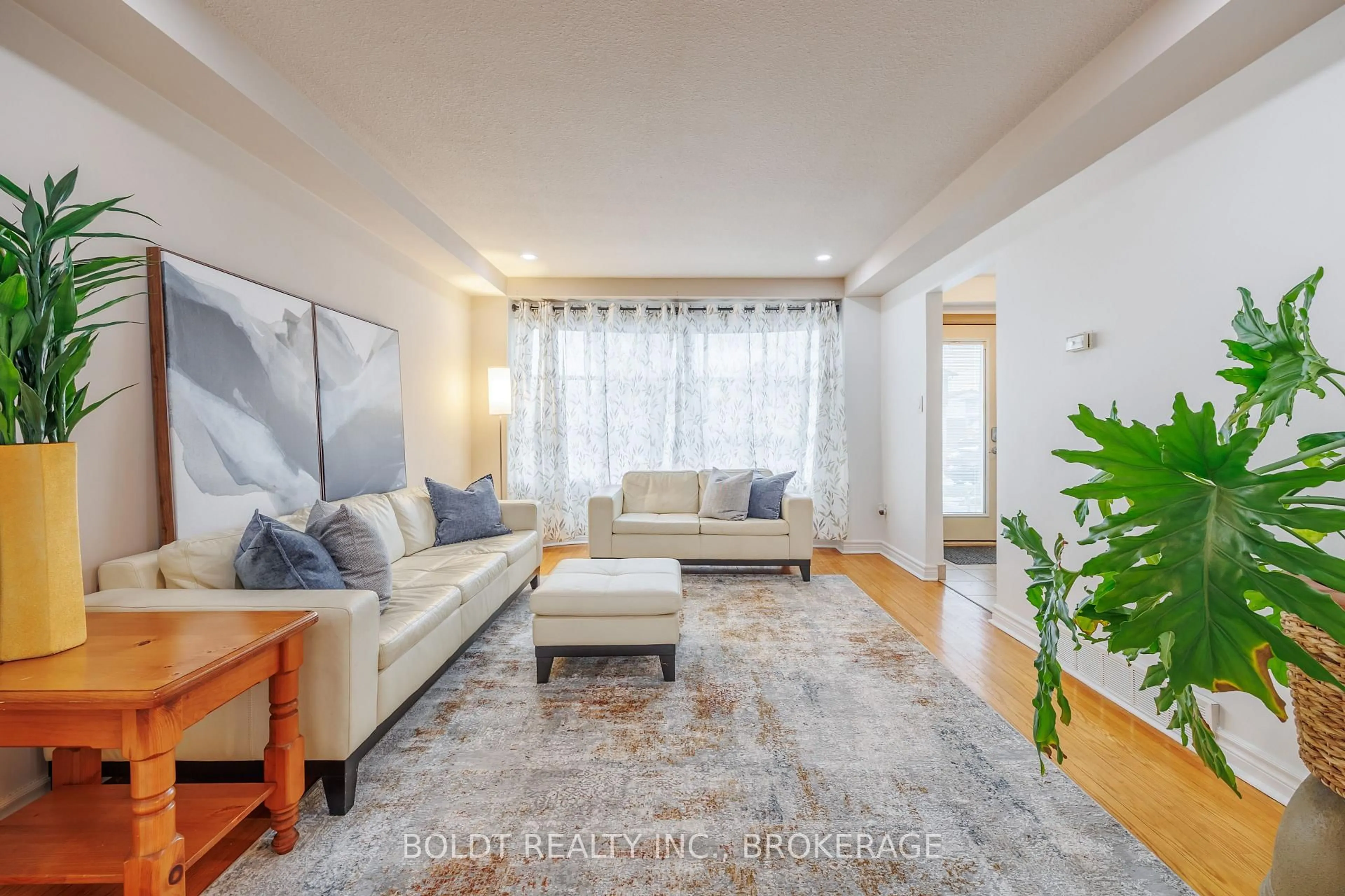 Living room with furniture, unknown for 6760 Wilinger St, Niagara Falls Ontario L2J 2B3