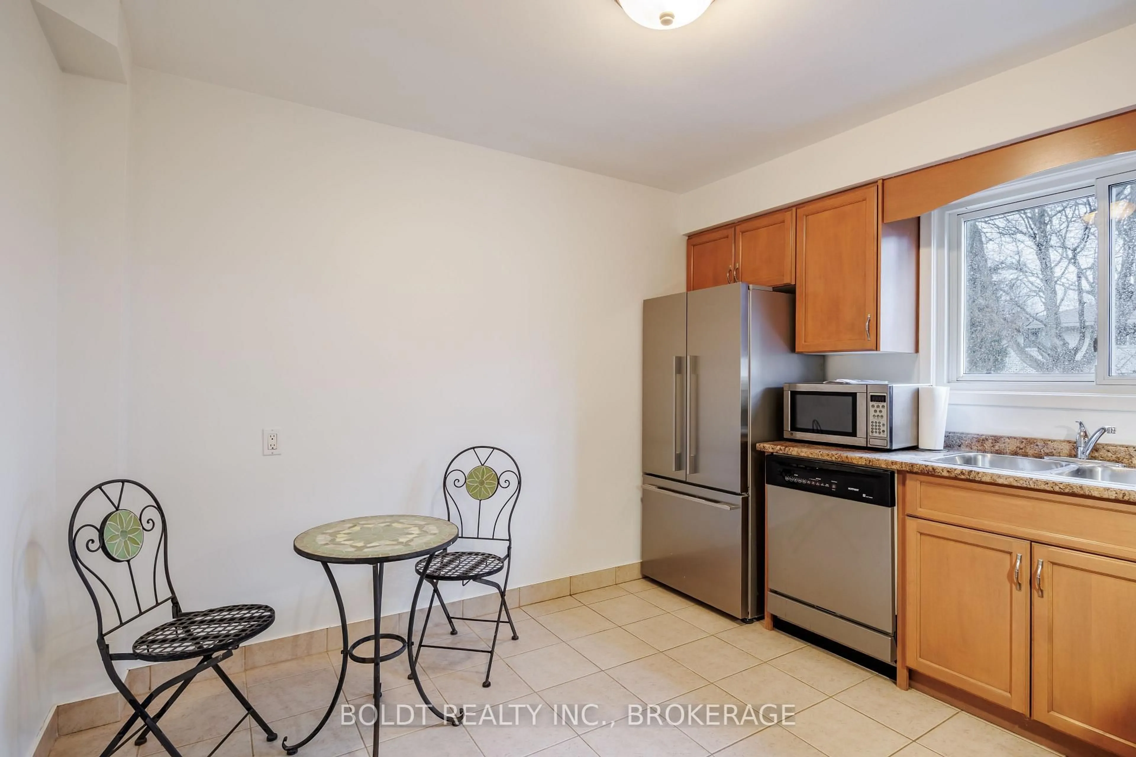 Standard kitchen, unknown for 6760 Wilinger St, Niagara Falls Ontario L2J 2B3