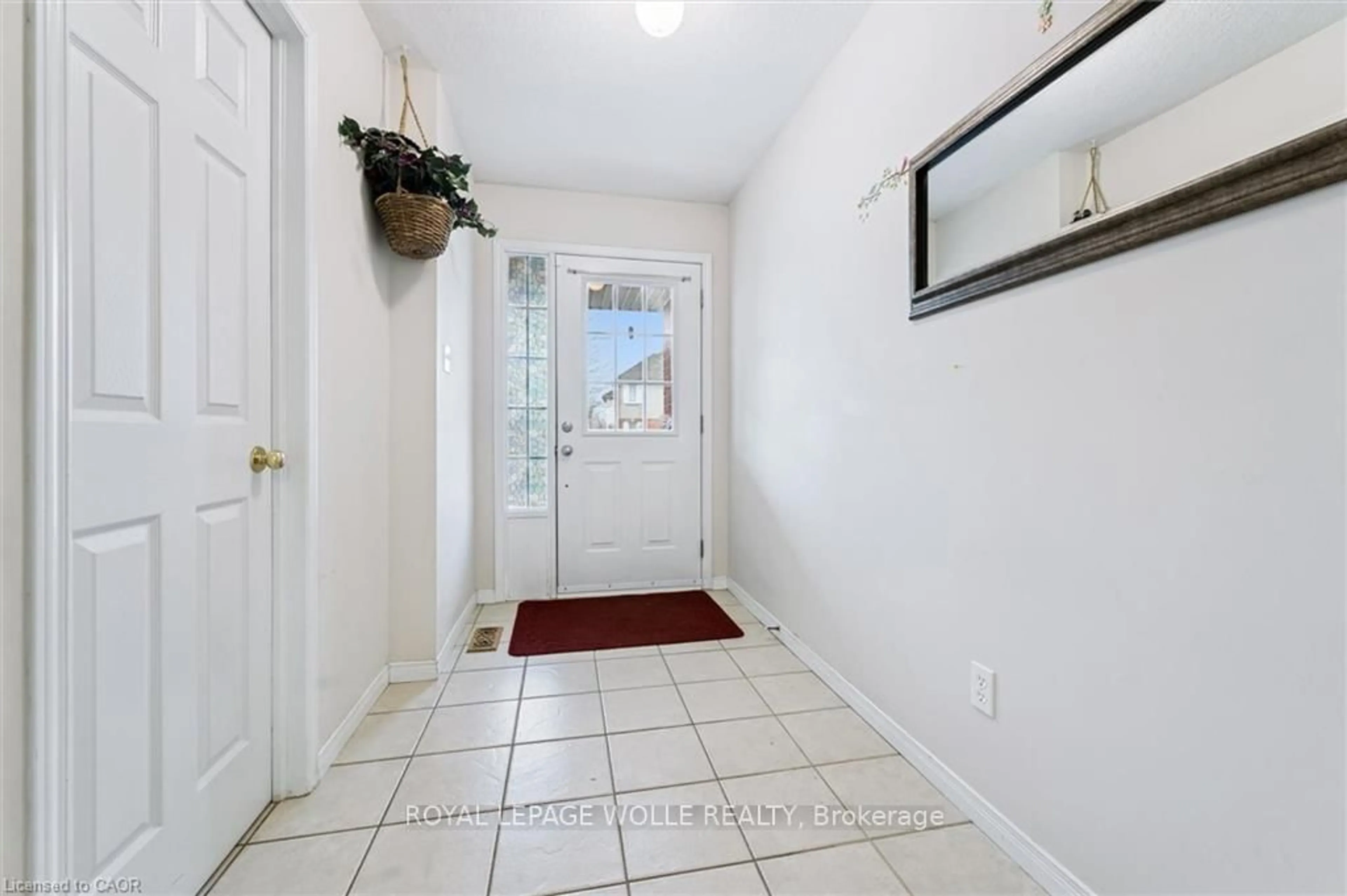 Indoor entryway for 535 Blue Beech Blvd, Waterloo Ontario N2V 2T4