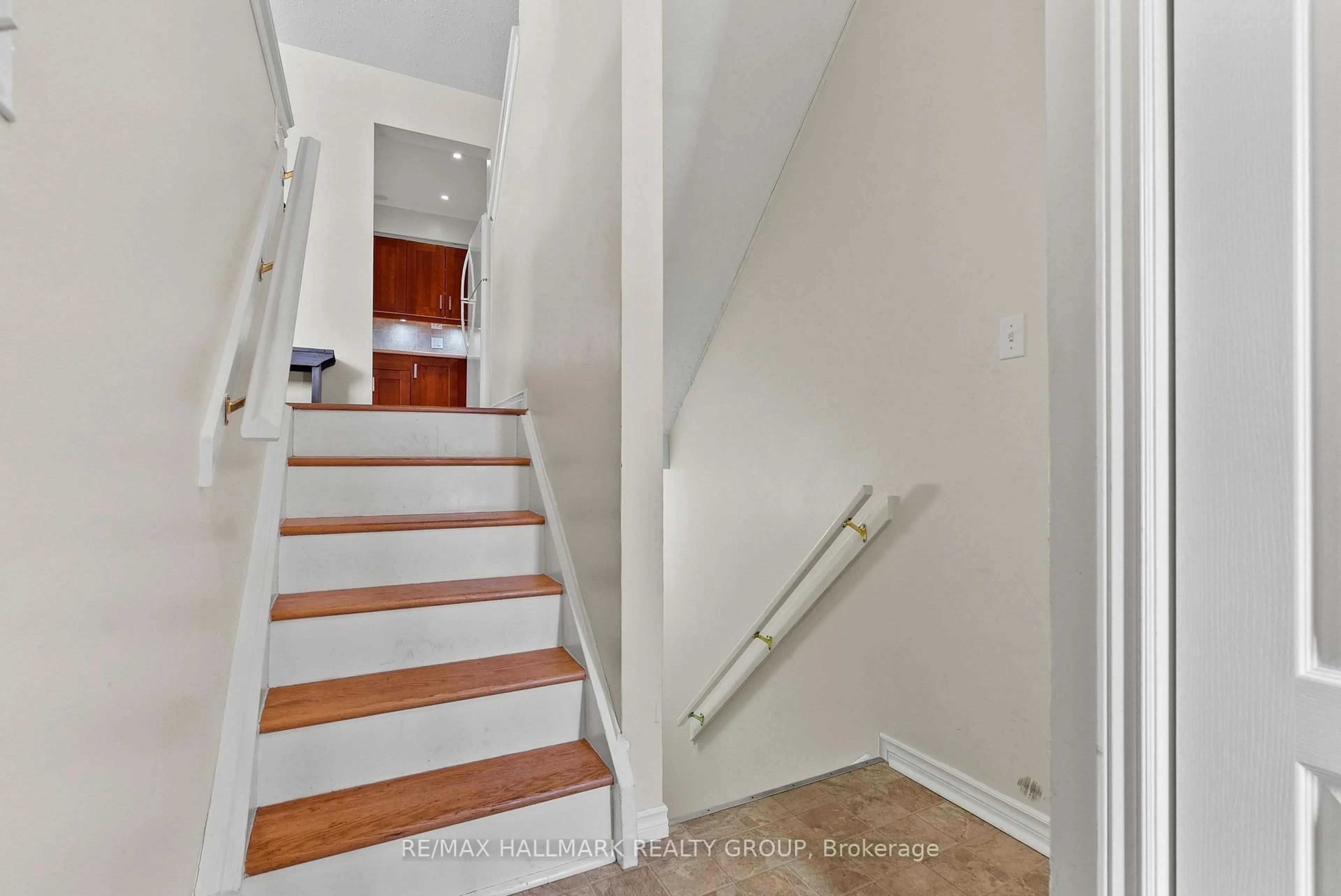 Unknown for 405 MONTFORT St #14, Ottawa Ontario K1L 8G8