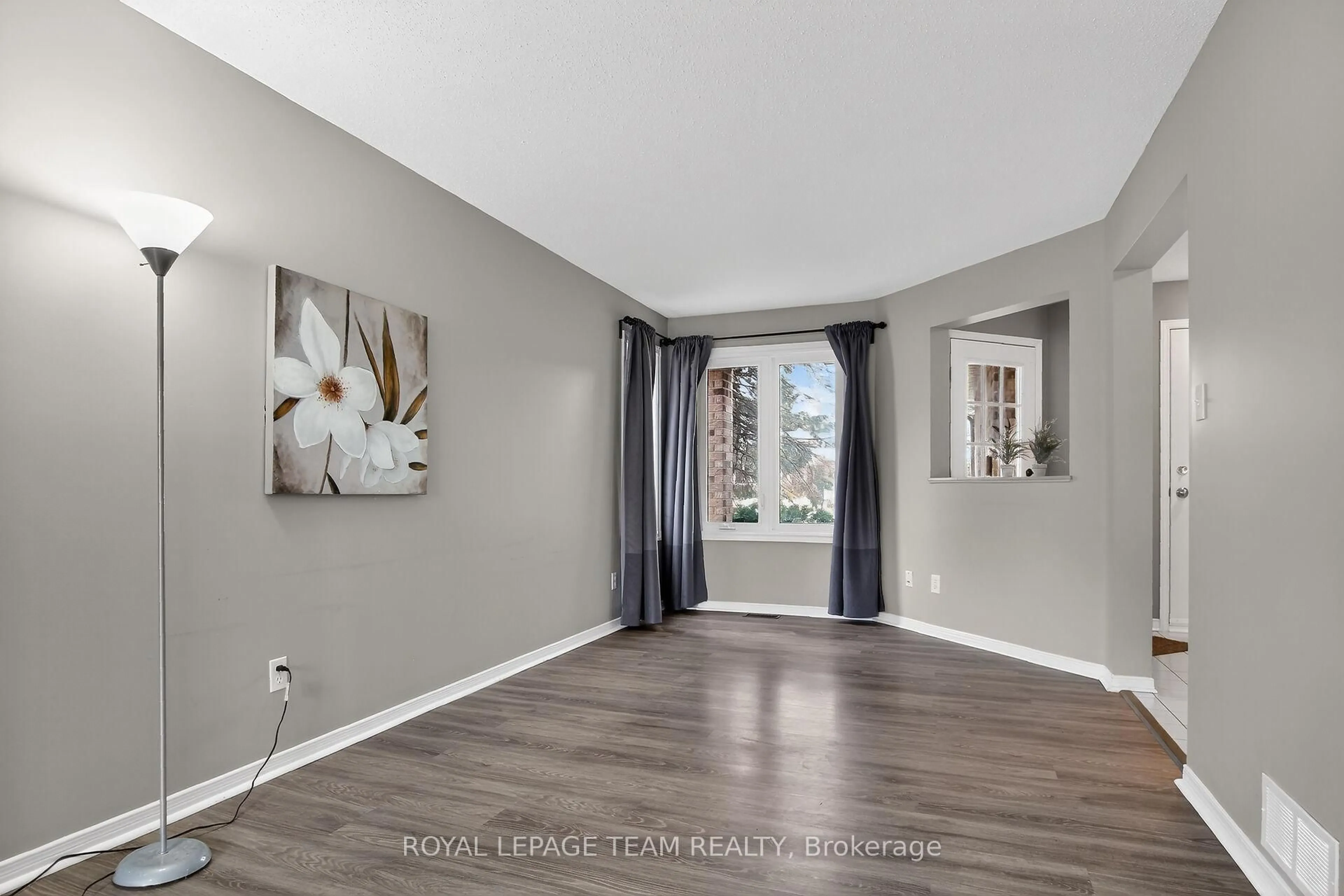 Unknown for 21 Baton Crt, Kanata Ontario K2L 4C8