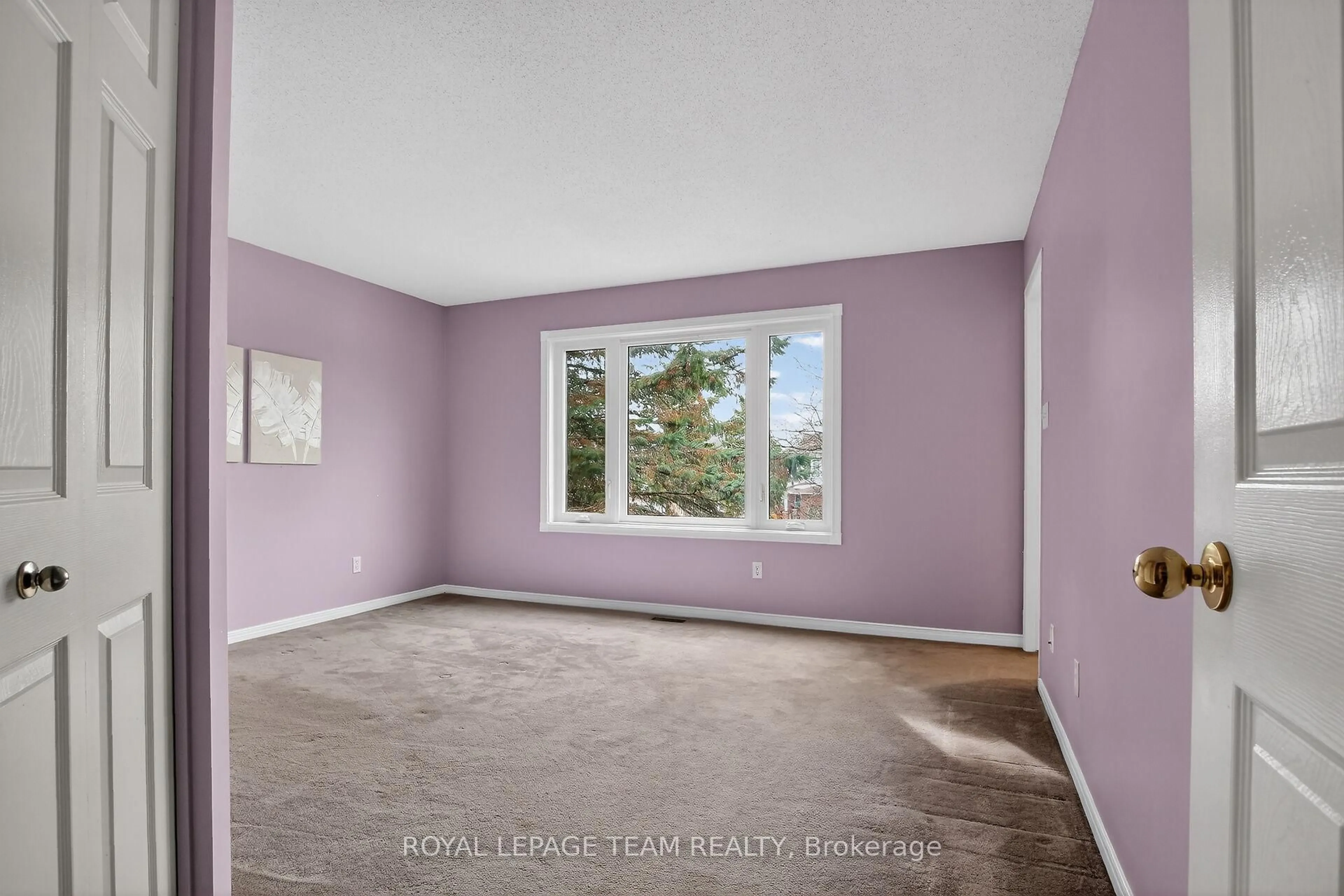 A pic of a room for 21 Baton Crt, Kanata Ontario K2L 4C8