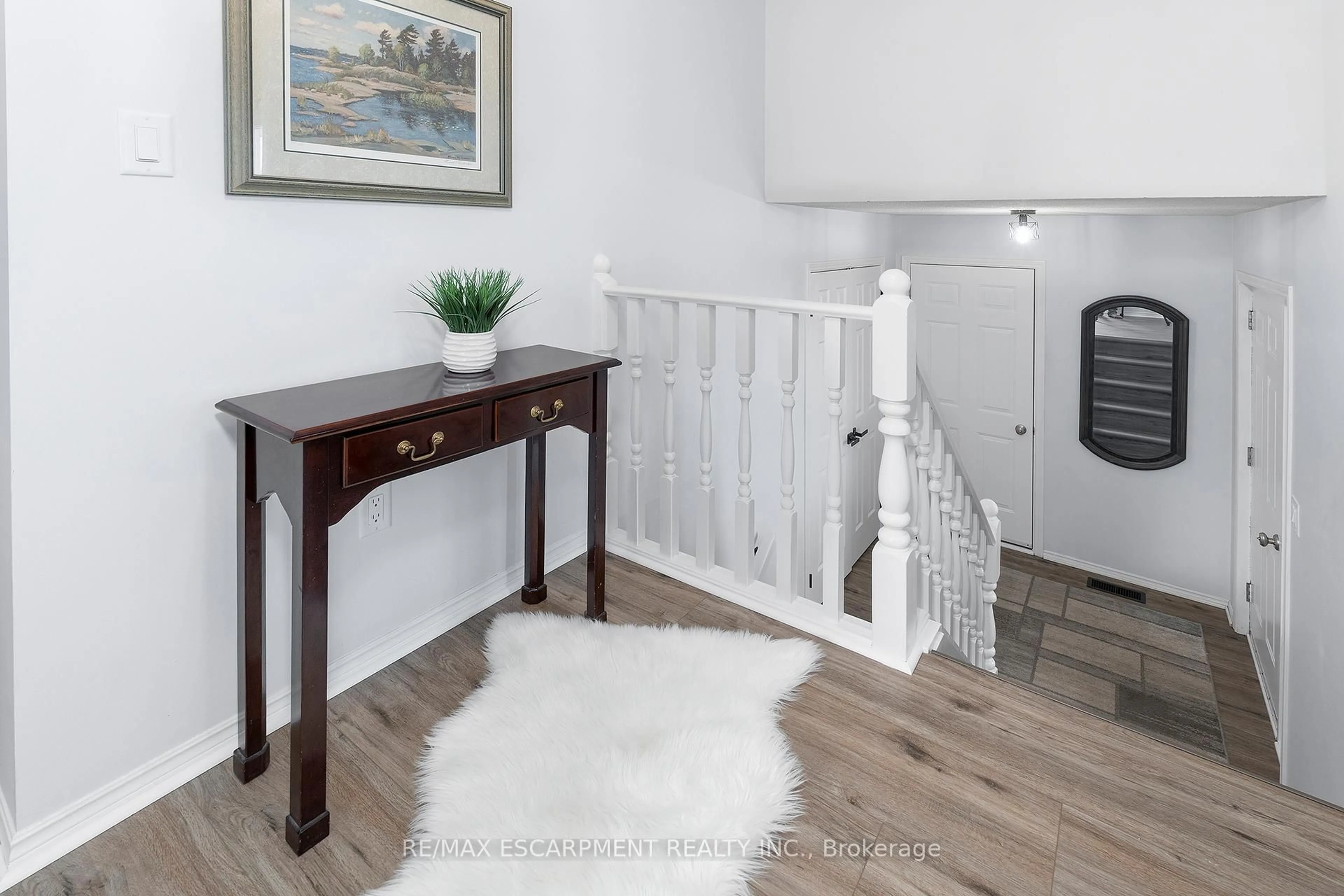 Indoor entryway for 461 Belleair Blvd, Fort Erie Ontario L0S 1N0