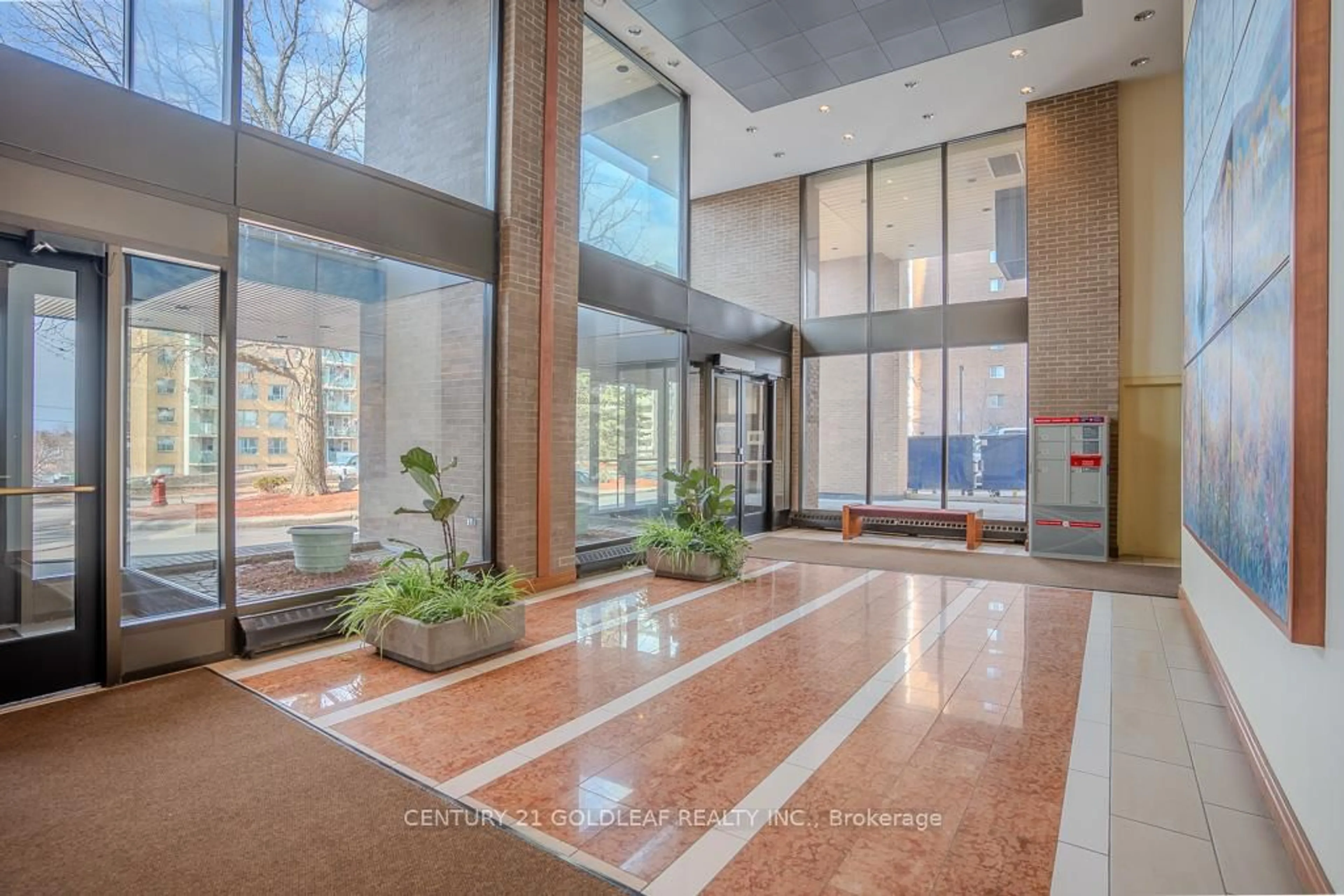 Indoor foyer for 505 St Laurent Blvd #1406, Ottawa Ontario K1K 3X4