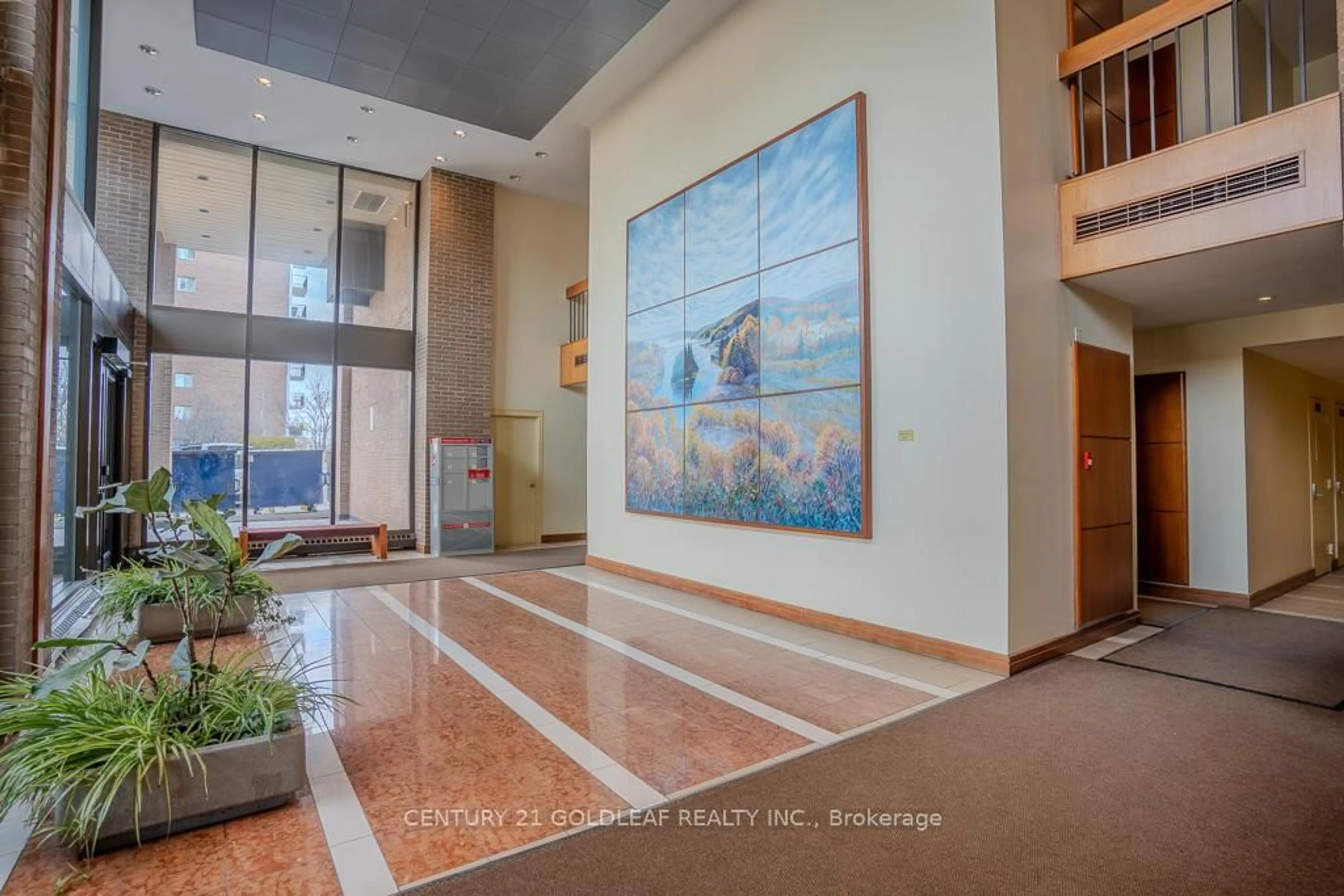 Indoor foyer for 505 St Laurent Blvd #1406, Ottawa Ontario K1K 3X4
