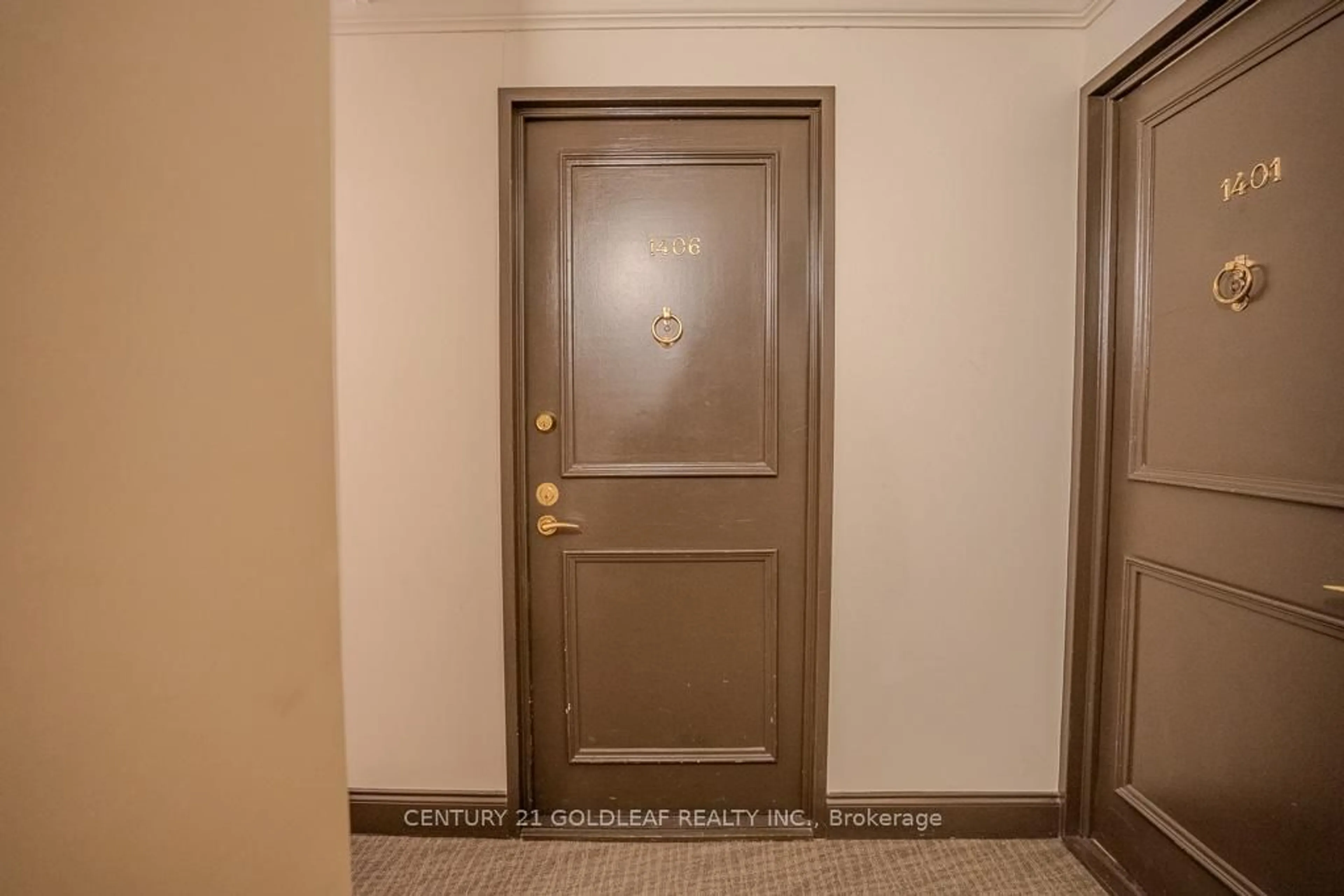 Indoor entryway for 505 St Laurent Blvd #1406, Ottawa Ontario K1K 3X4