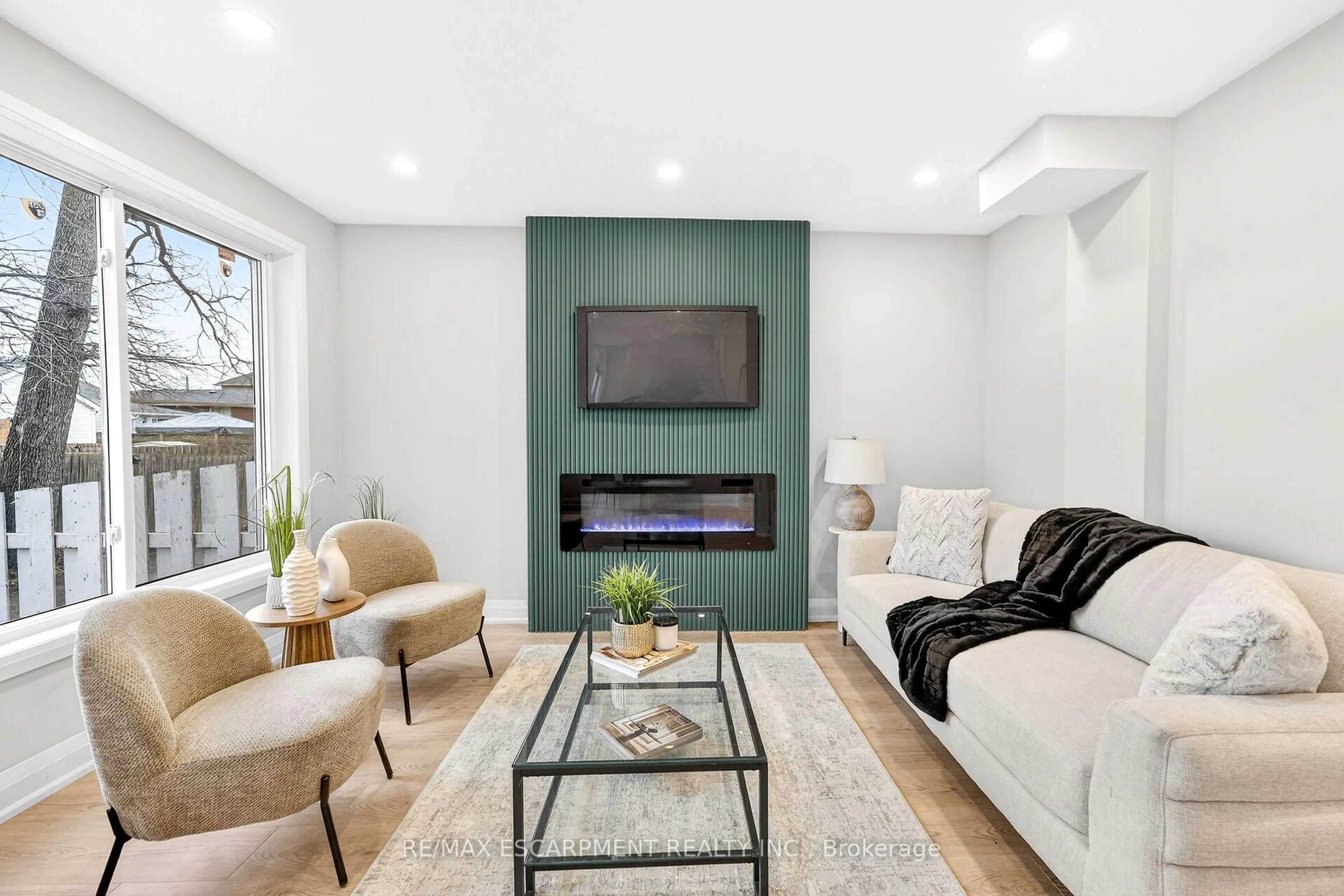 Living room with furniture, unknown for 74 ELLIS Ave #5, Hamilton Ontario L8H 4L9