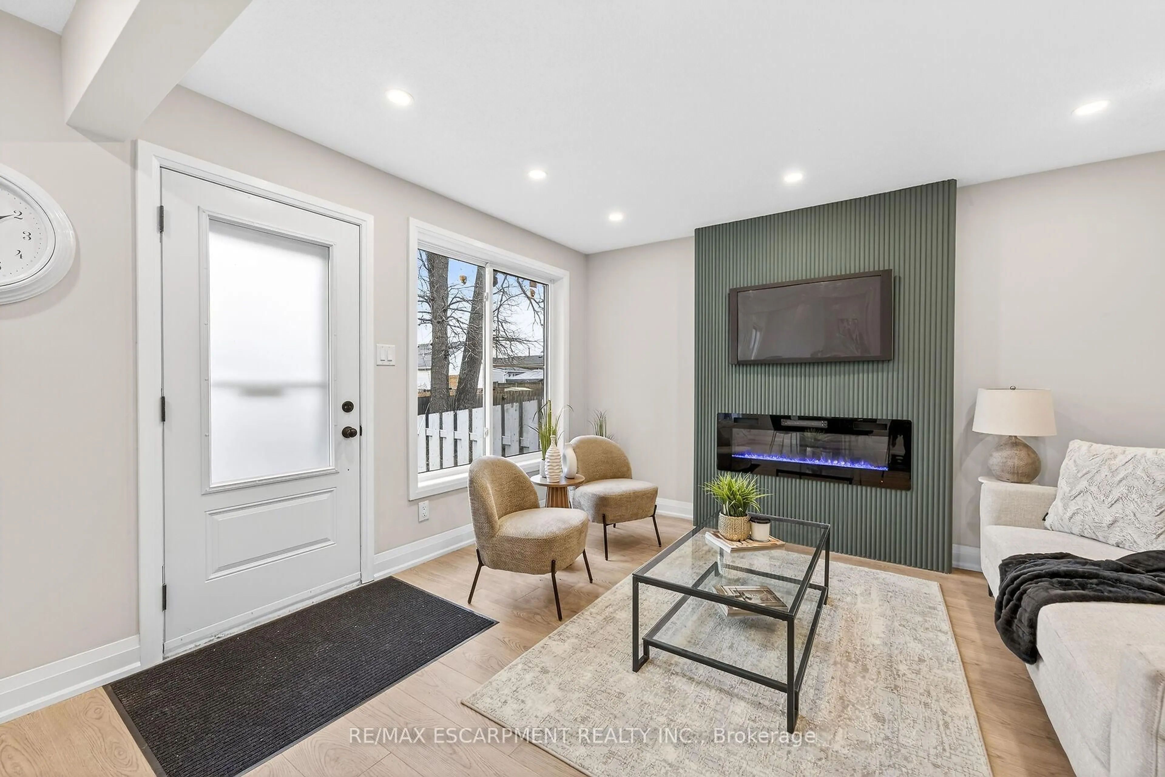 Living room with furniture, unknown for 74 ELLIS Ave #5, Hamilton Ontario L8H 4L9