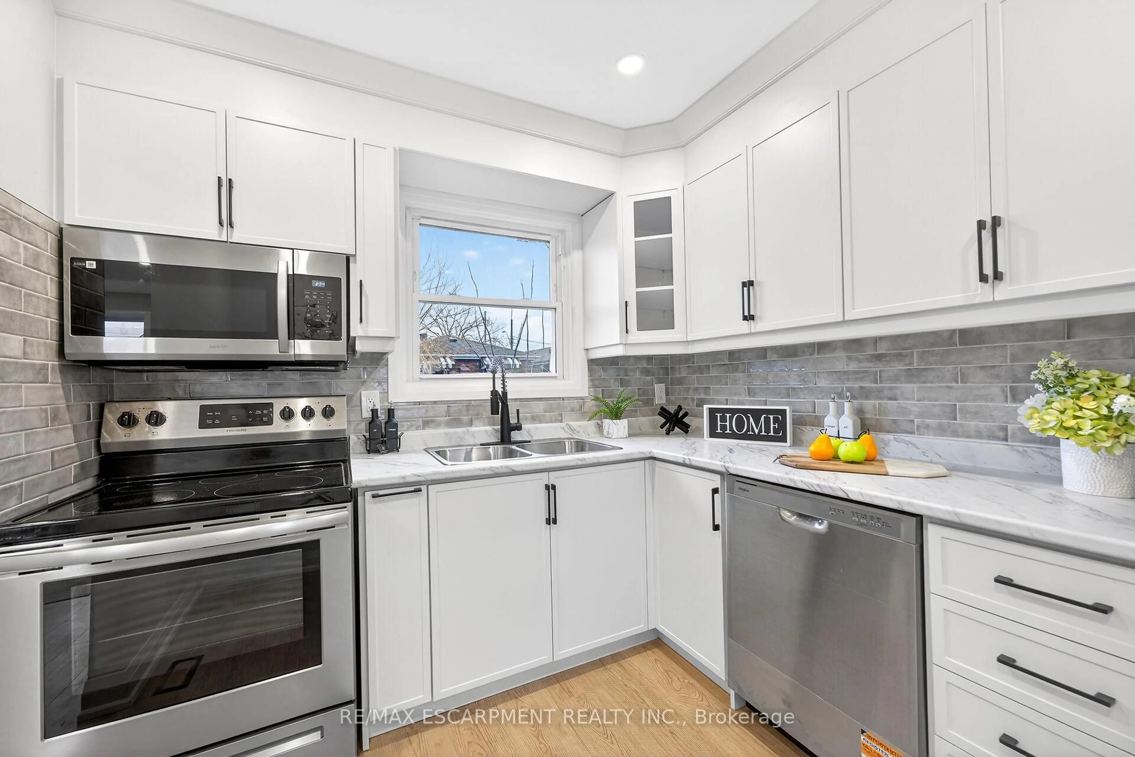 Unknown for 74 ELLIS Ave #5, Hamilton Ontario L8H 4L9