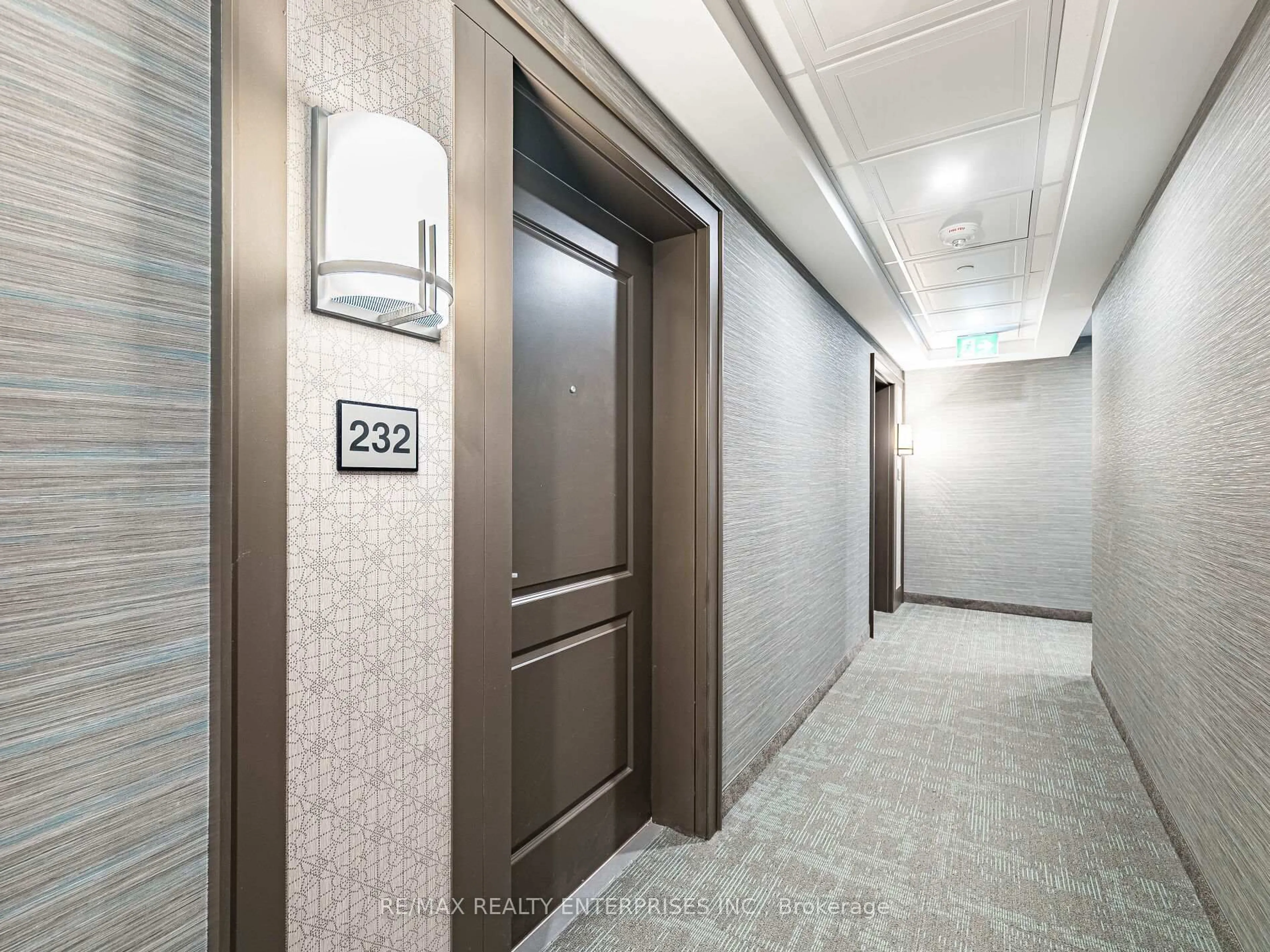 Indoor foyer for 450 Dundas St #232, Hamilton Ontario L8B 1Z2