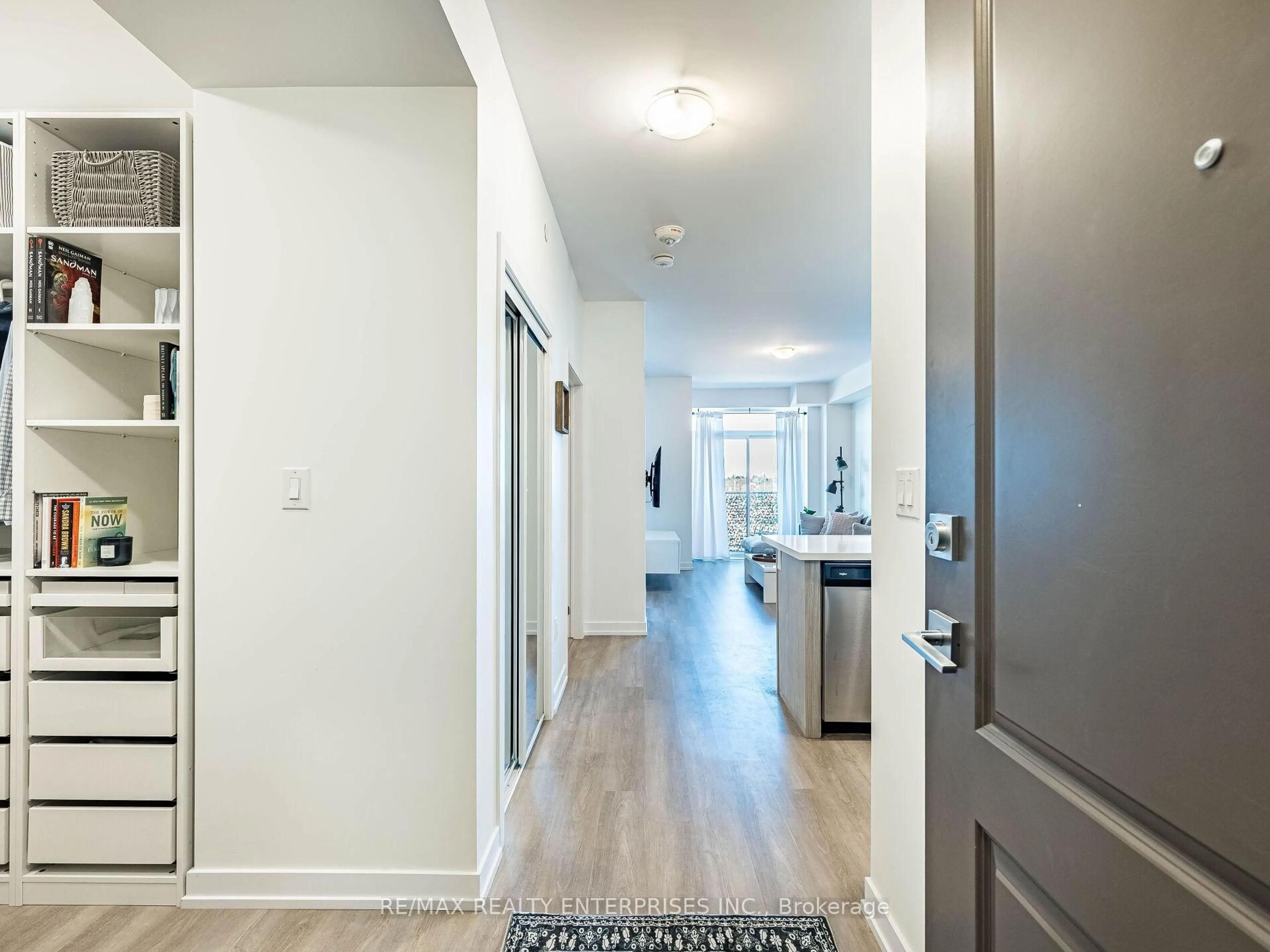 Indoor entryway for 450 Dundas St #232, Hamilton Ontario L8B 1Z2