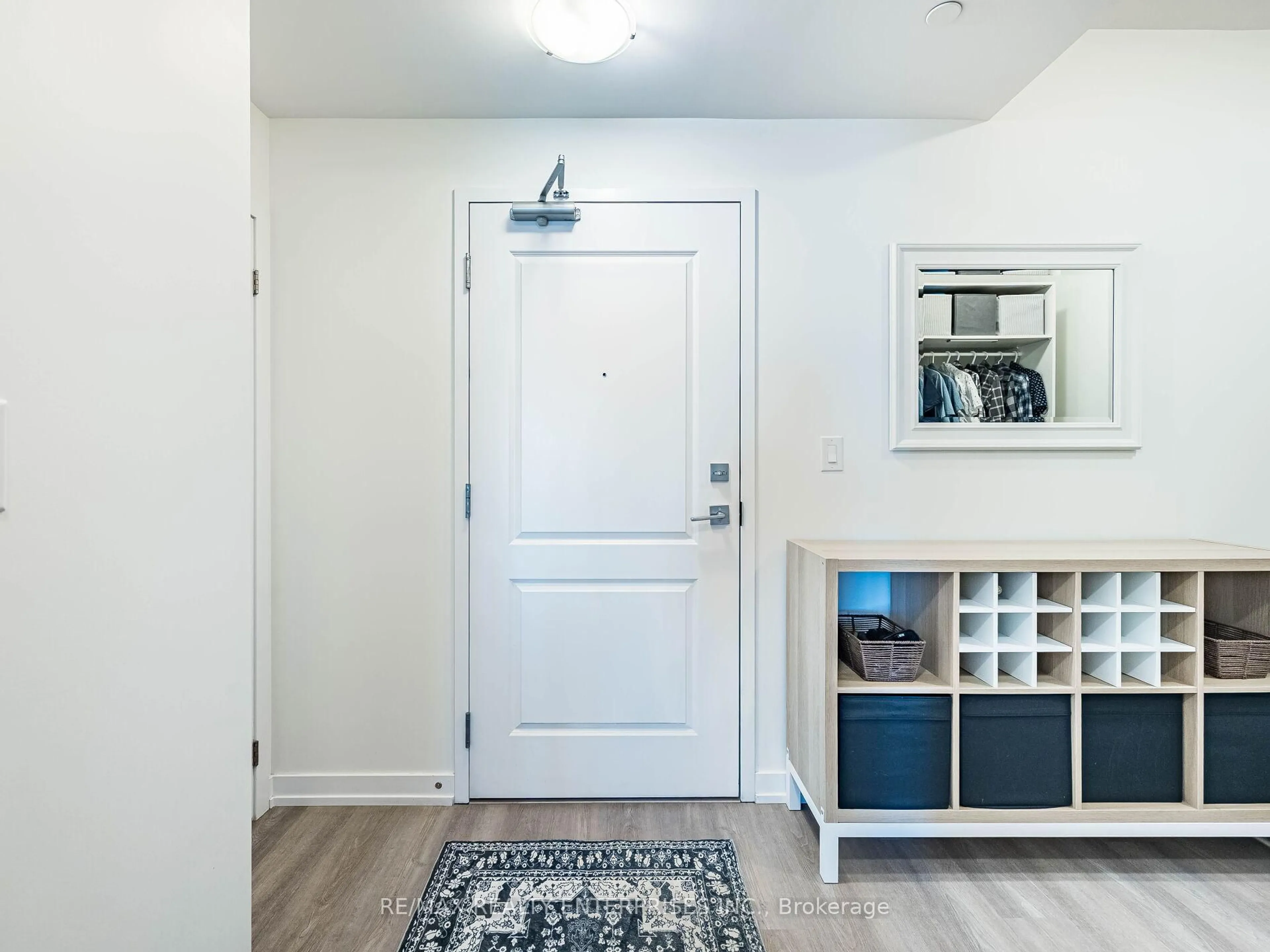 Indoor entryway for 450 Dundas St #232, Hamilton Ontario L8B 1Z2