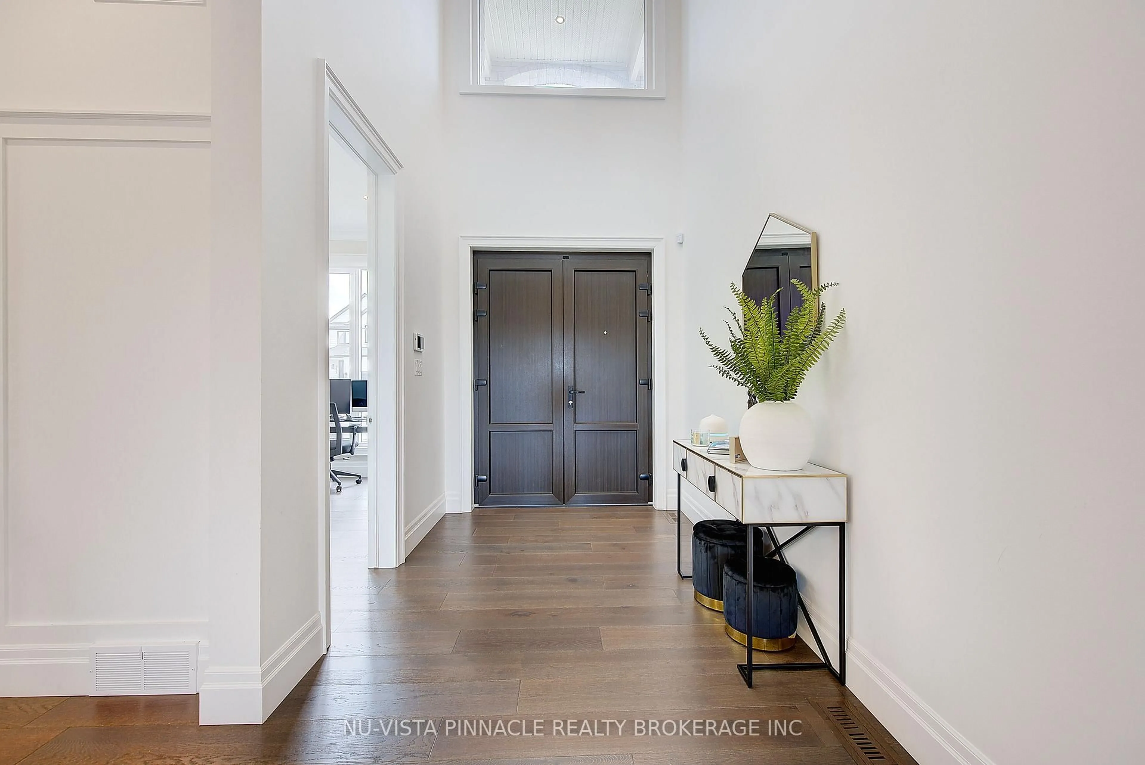 Indoor entryway for 1521 Medway Park Dr, London North Ontario N6G 0Z6