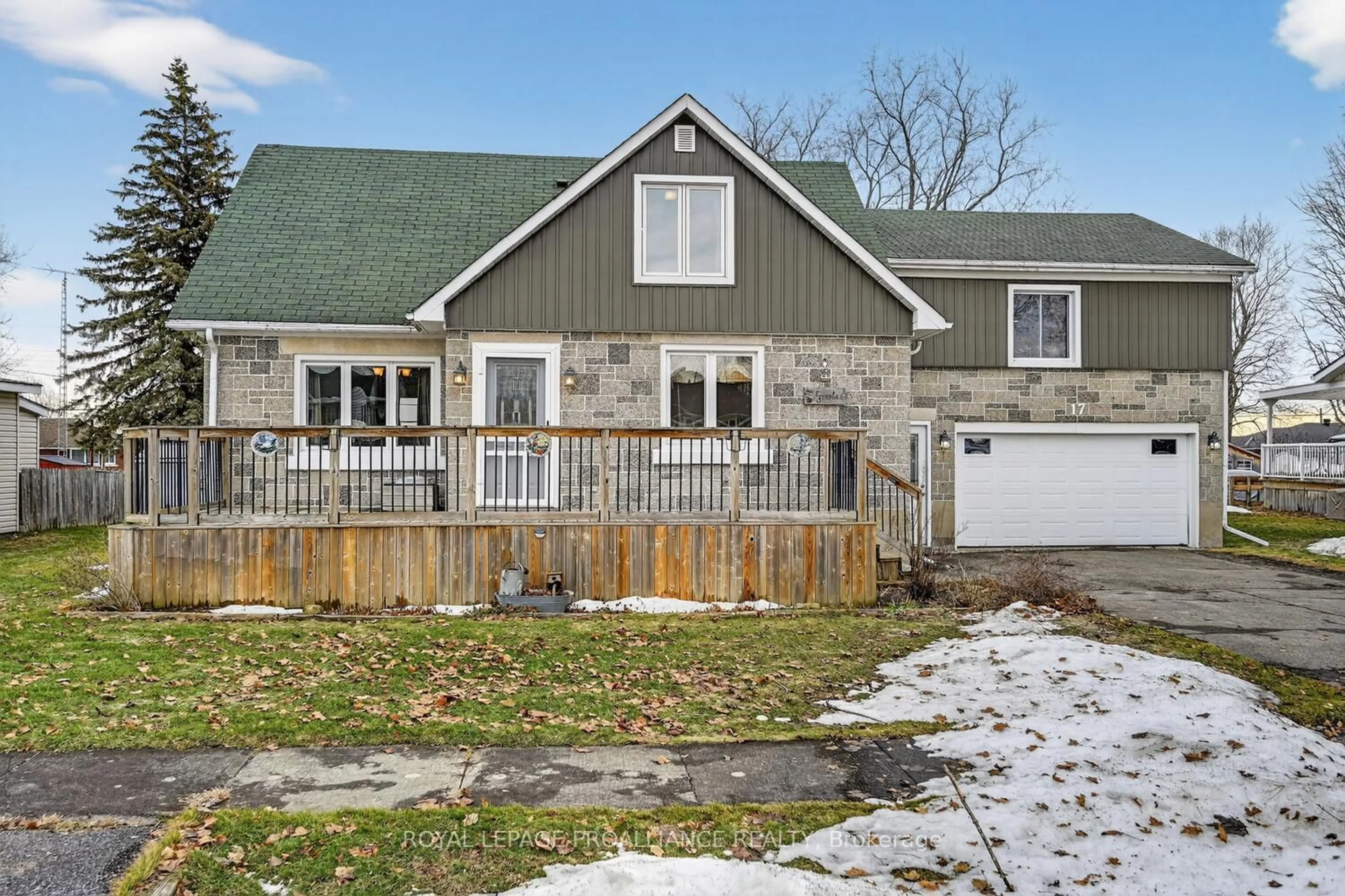 Home with vinyl exterior material, street for 17 Church Ave, South Dundas Ontario K0E 1K0