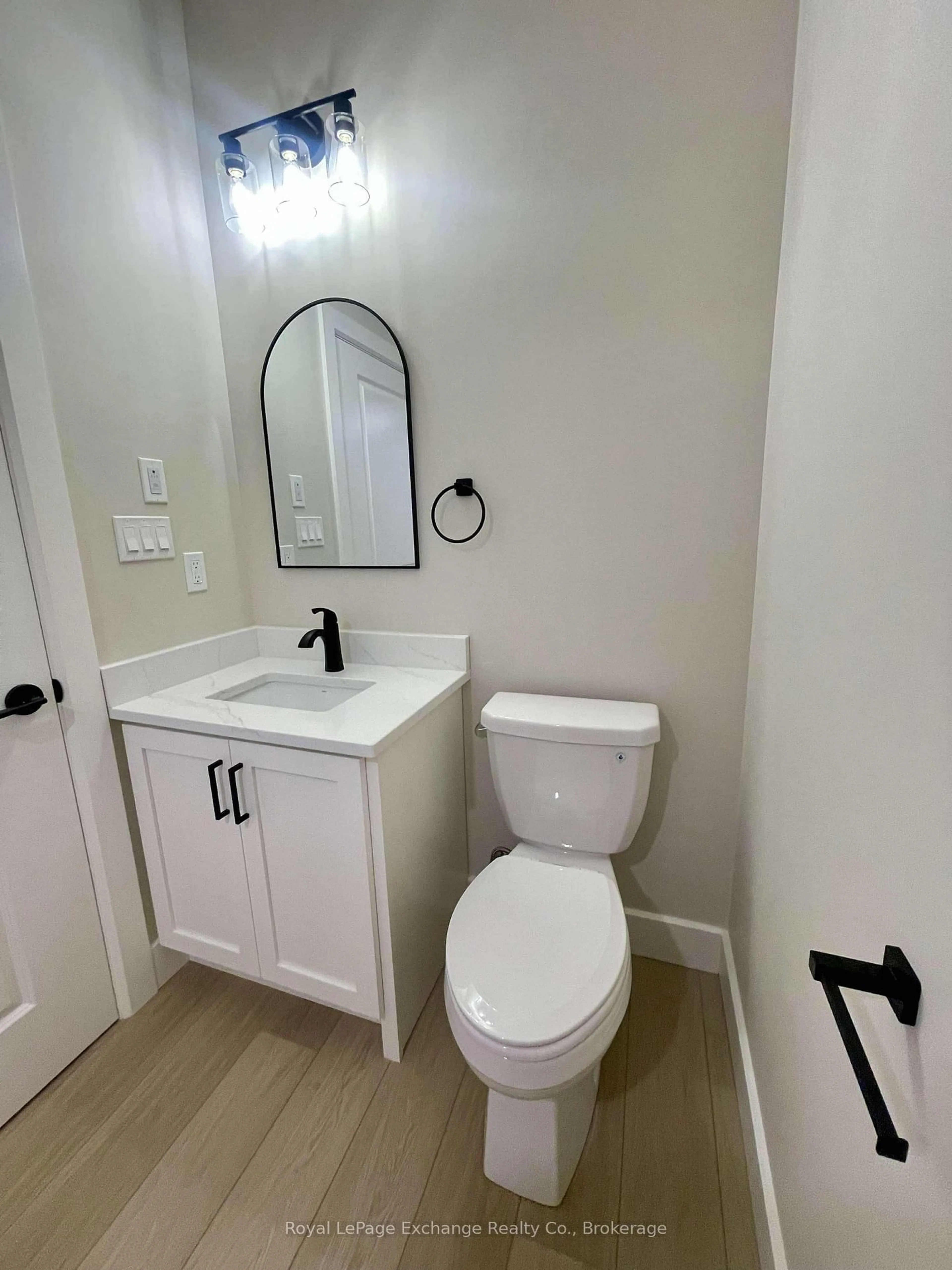 Standard bathroom, ceramic/tile floor for 64 Mercedes Cres, Kincardine Ontario N2Z 1G8