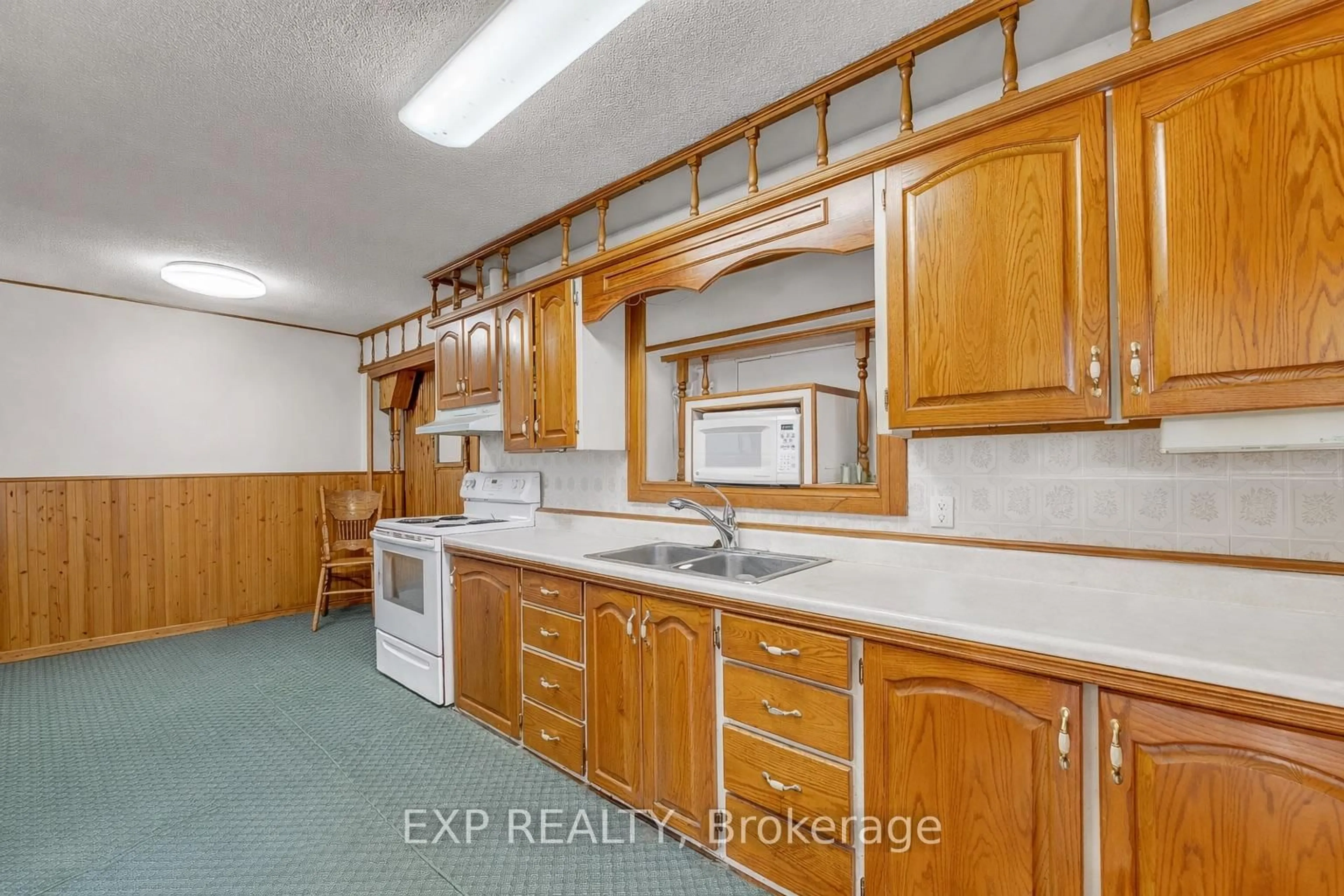 Standard kitchen, ceramic/tile floor for 155 Frankford Rd, Stirling Ontario K0K 3E0