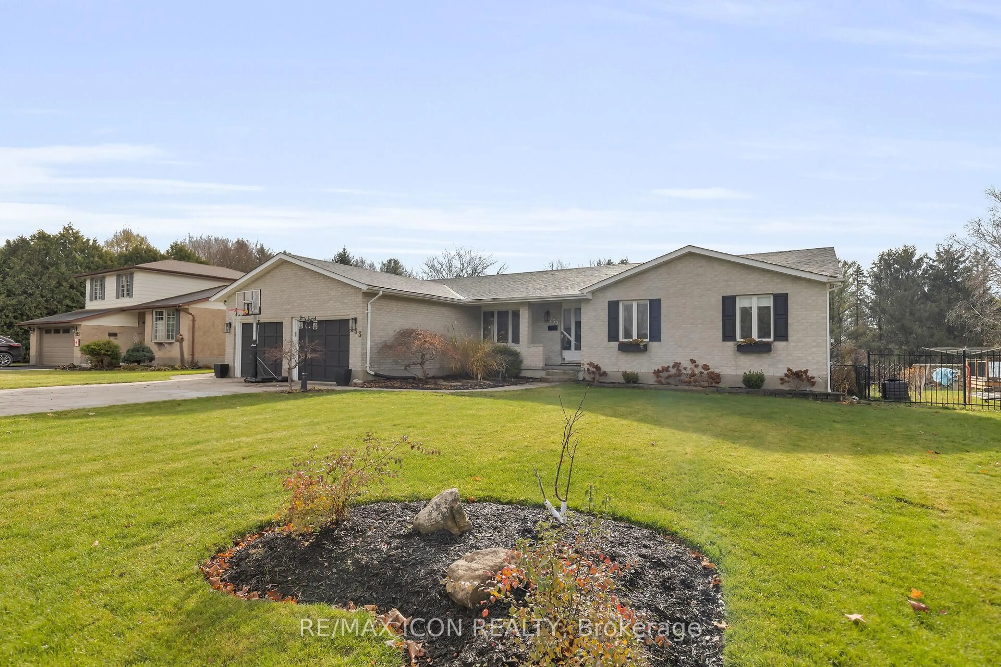 A pic from outside/outdoor area/front of a property/back of a property/a pic from drone, unknown for 253 Minnie St, Thames Centre Ontario N0L 1G3