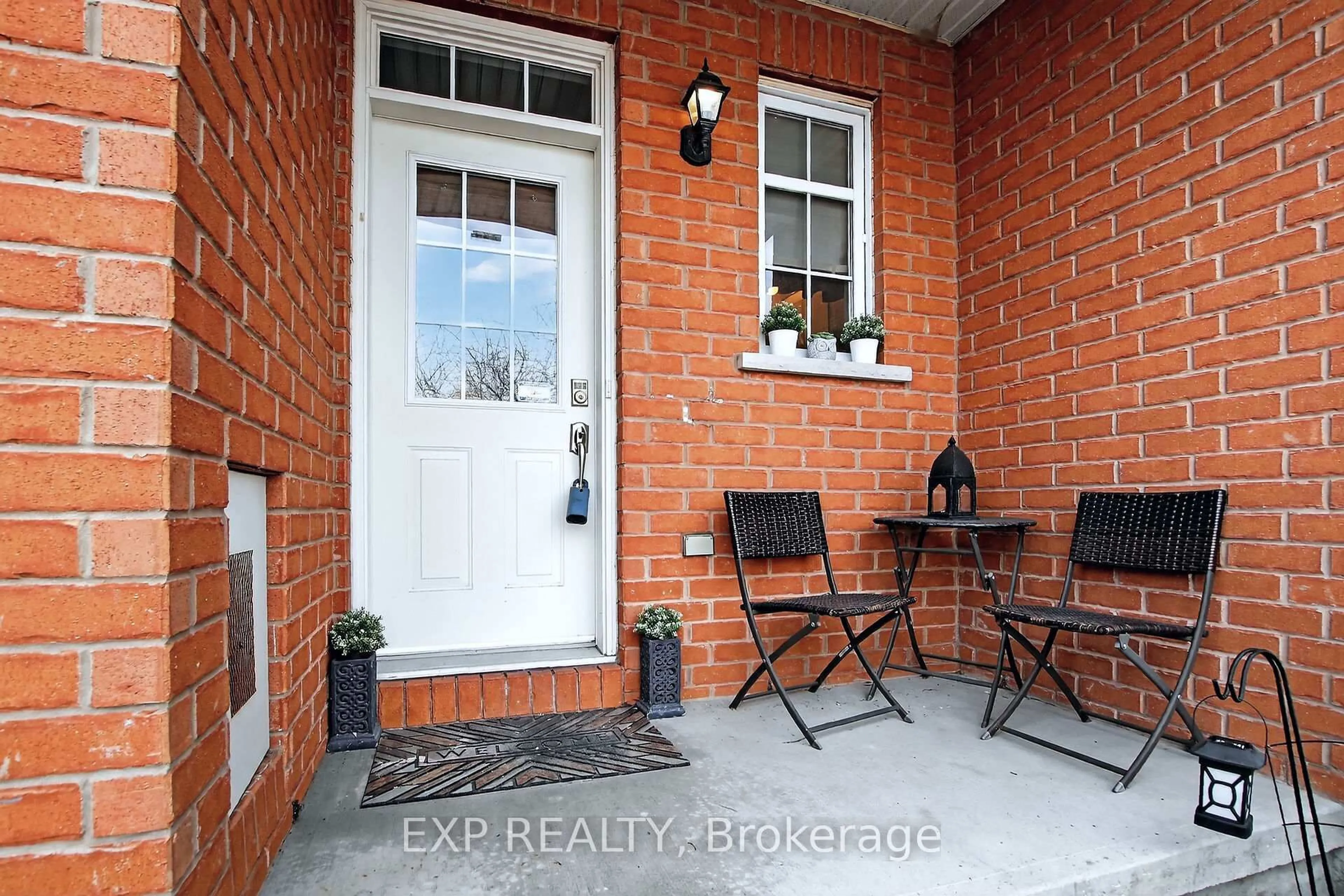 Indoor entryway for 304 Goldridge Dr, Ottawa Ontario K2T 1L1