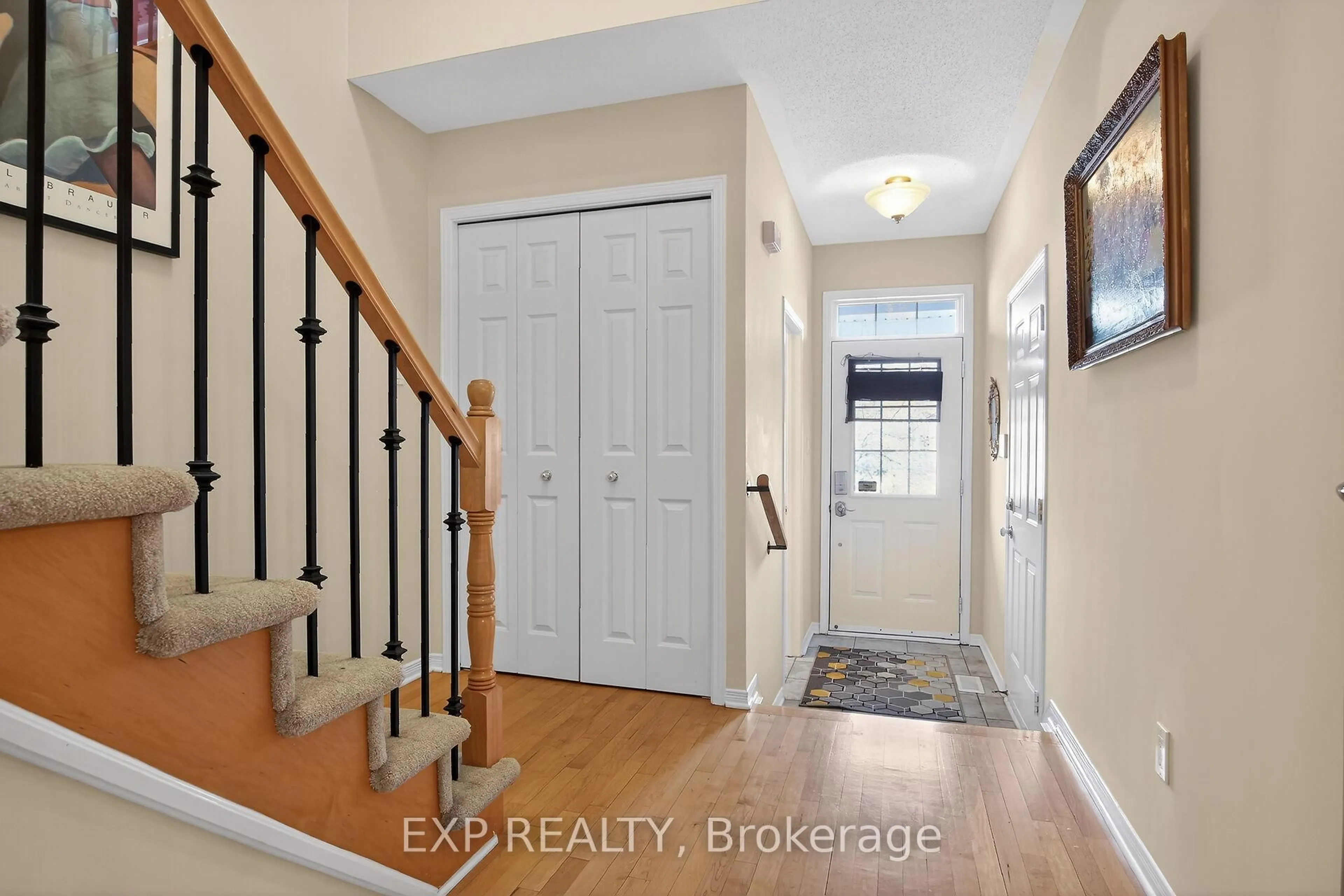 Indoor entryway for 304 Goldridge Dr, Ottawa Ontario K2T 1L1