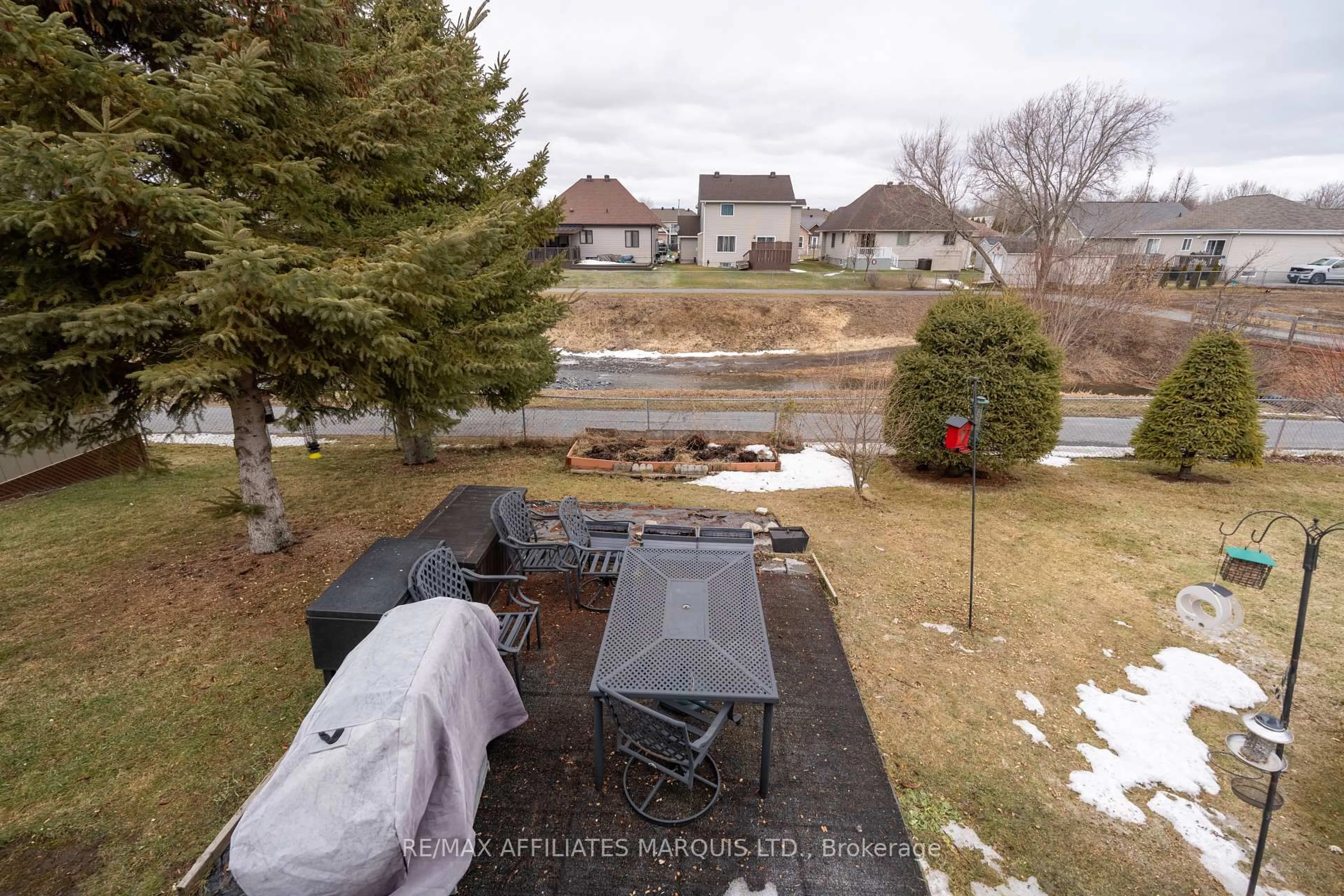 A pic from outside/outdoor area/front of a property/back of a property/a pic from drone, water/lake/river/ocean view for 2231 Glen Brook Dr, Cornwall Ontario K6H 7N2