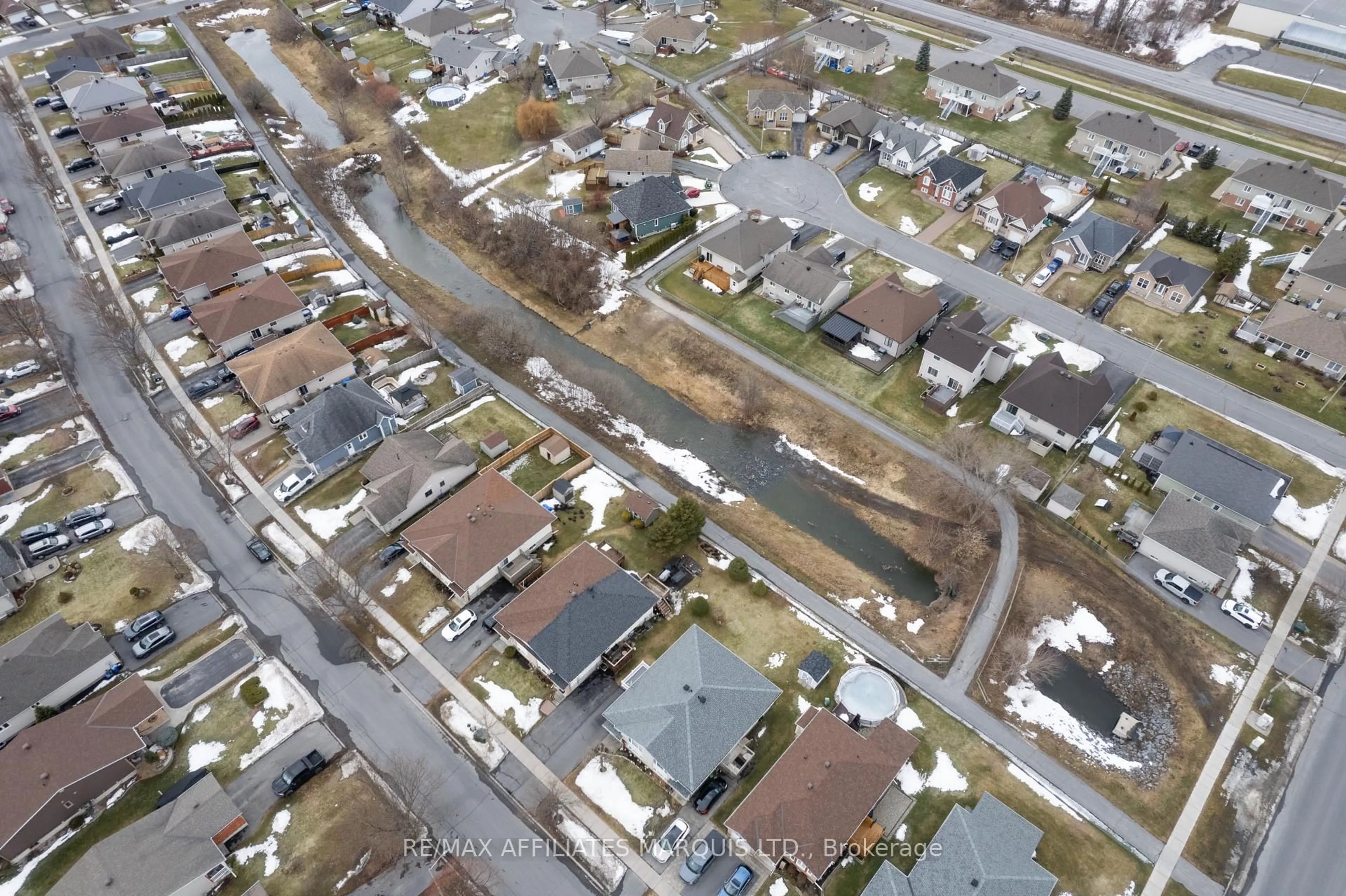 A pic from outside/outdoor area/front of a property/back of a property/a pic from drone, street for 2231 Glen Brook Dr, Cornwall Ontario K6H 7N2