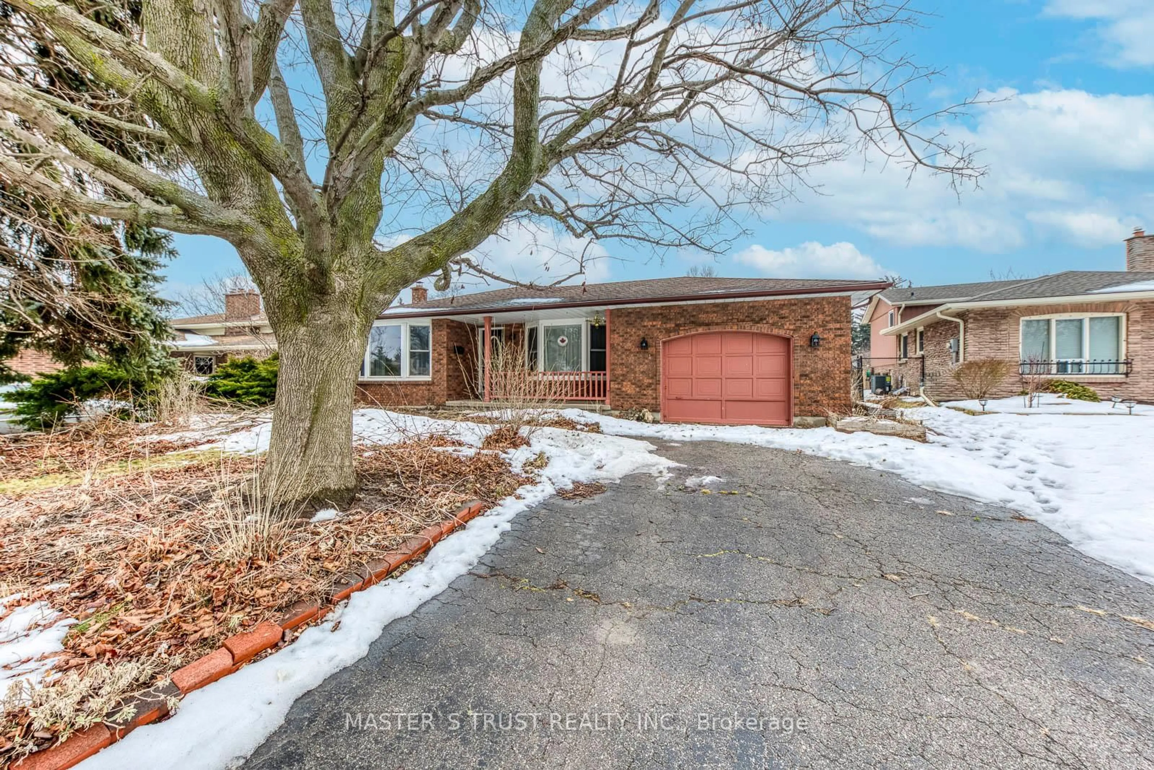 Home with brick exterior material, street for 9 Bayshore Cres, St. Catharines Ontario L2N 5Y3