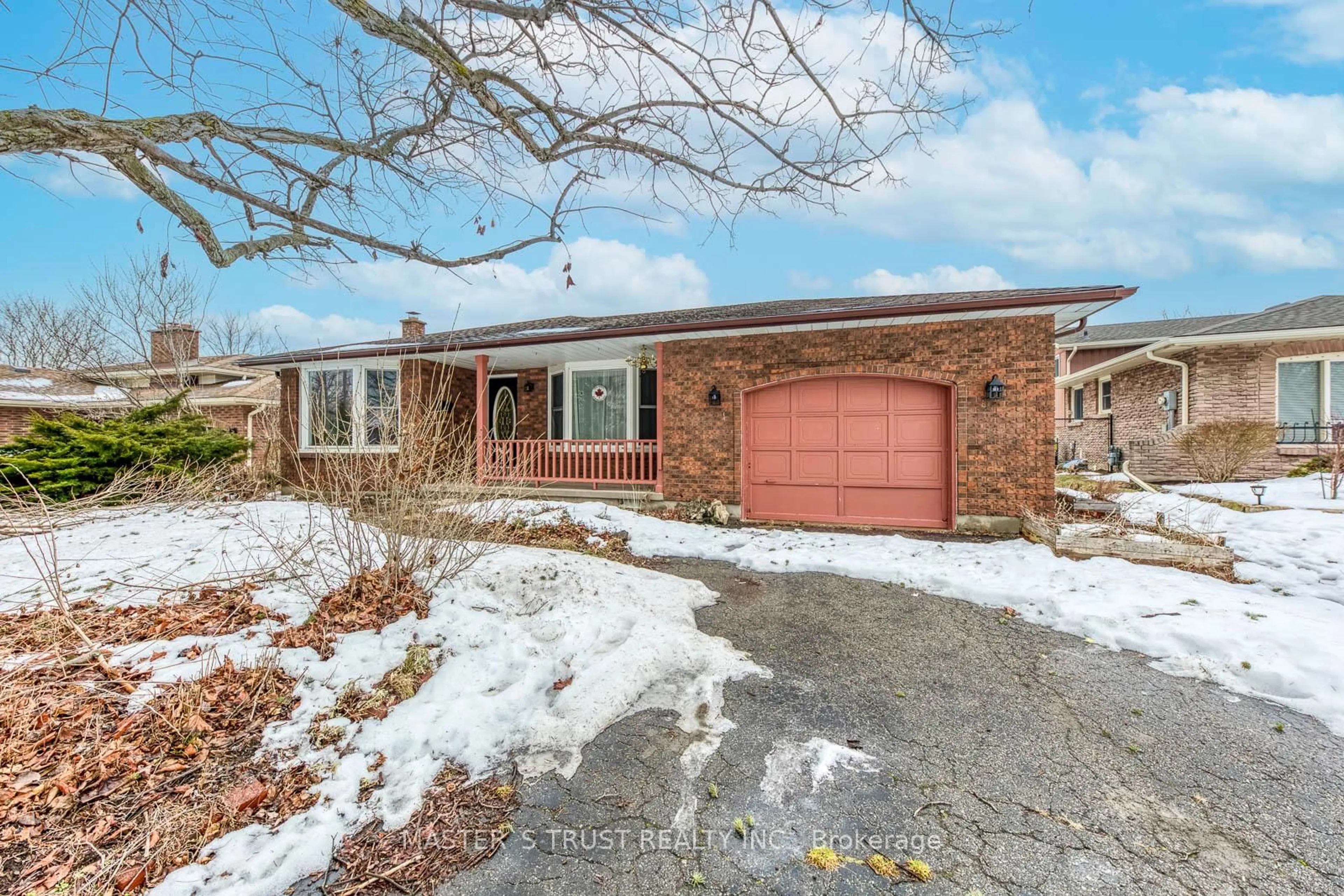 Home with brick exterior material, street for 9 Bayshore Cres, St. Catharines Ontario L2N 5Y3