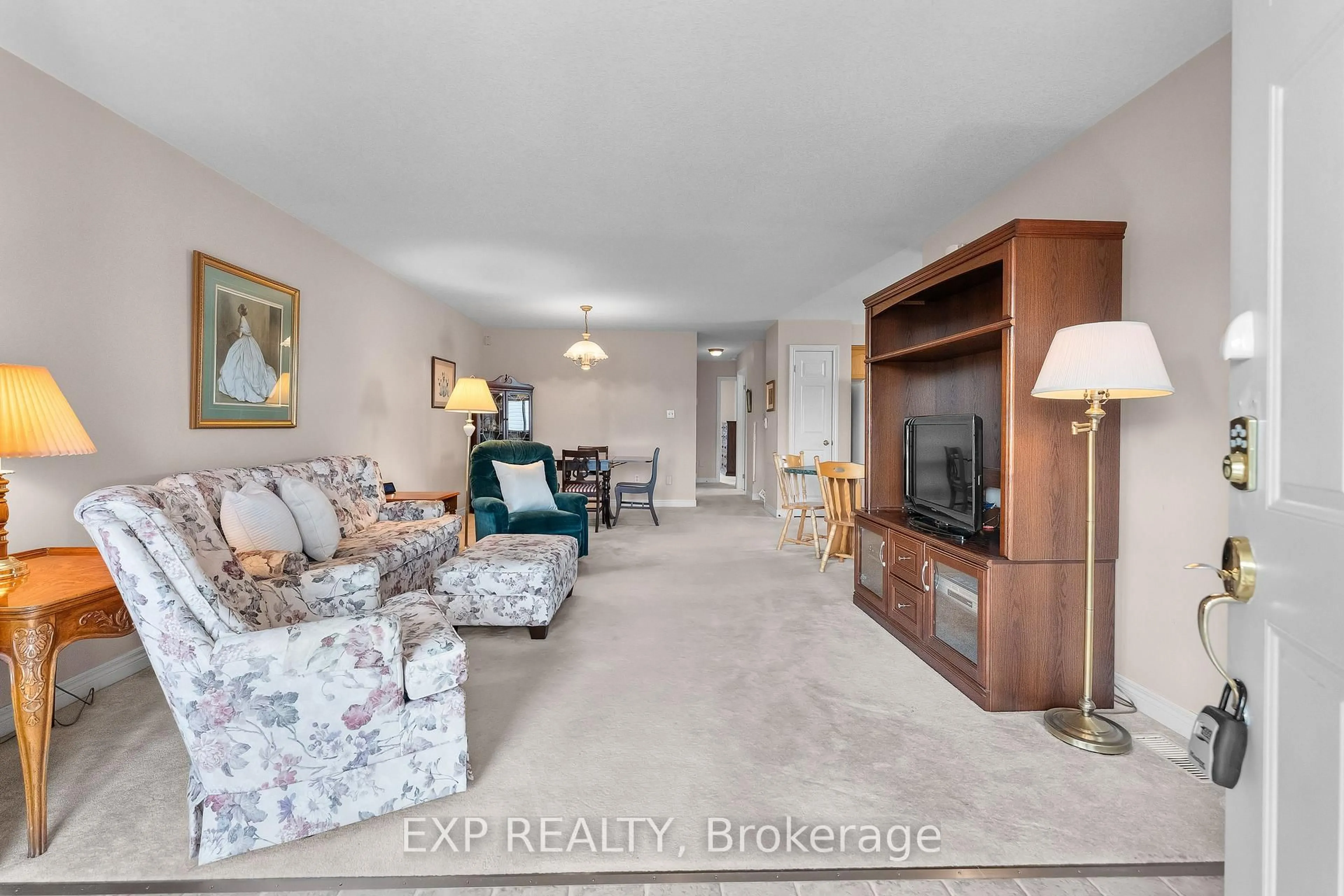 Living room with furniture, unknown for 7789 Yvette Cres, Niagara Falls Ontario L2H 3B6