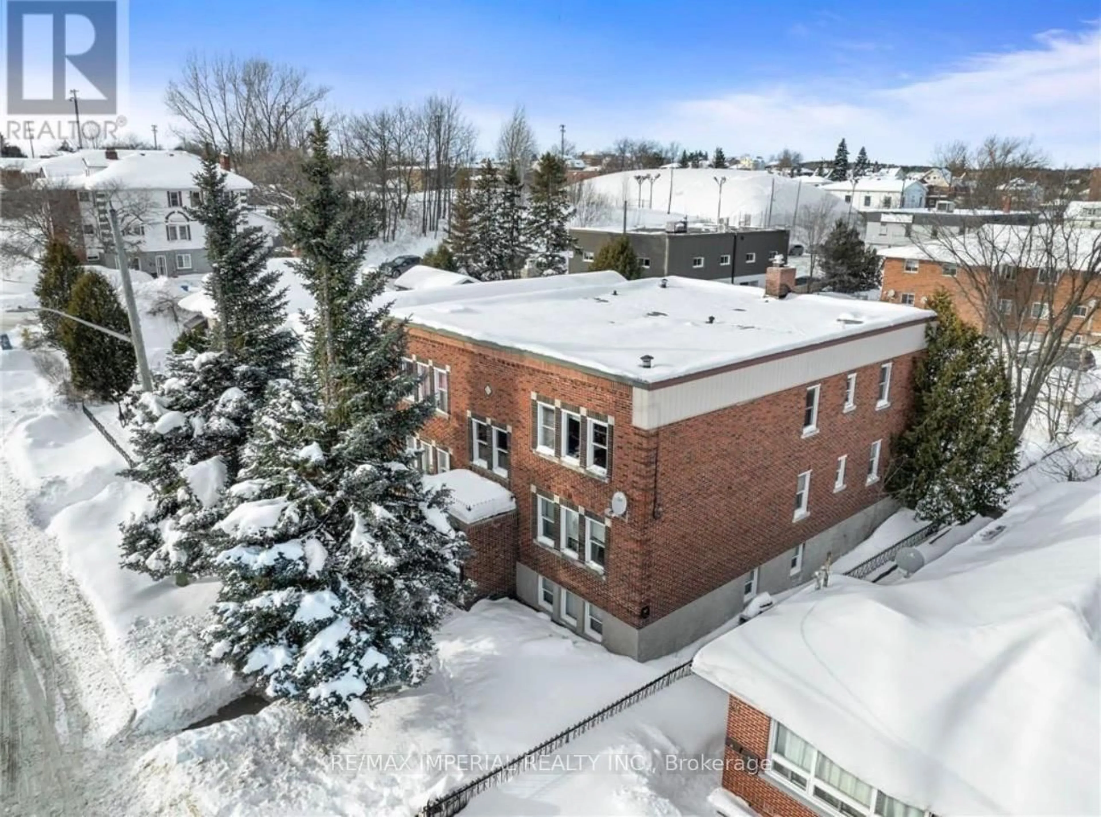 A pic from outside/outdoor area/front of a property/back of a property/a pic from drone, unknown for 226 OAK St, Greater Sudbury Ontario P3C 1M7