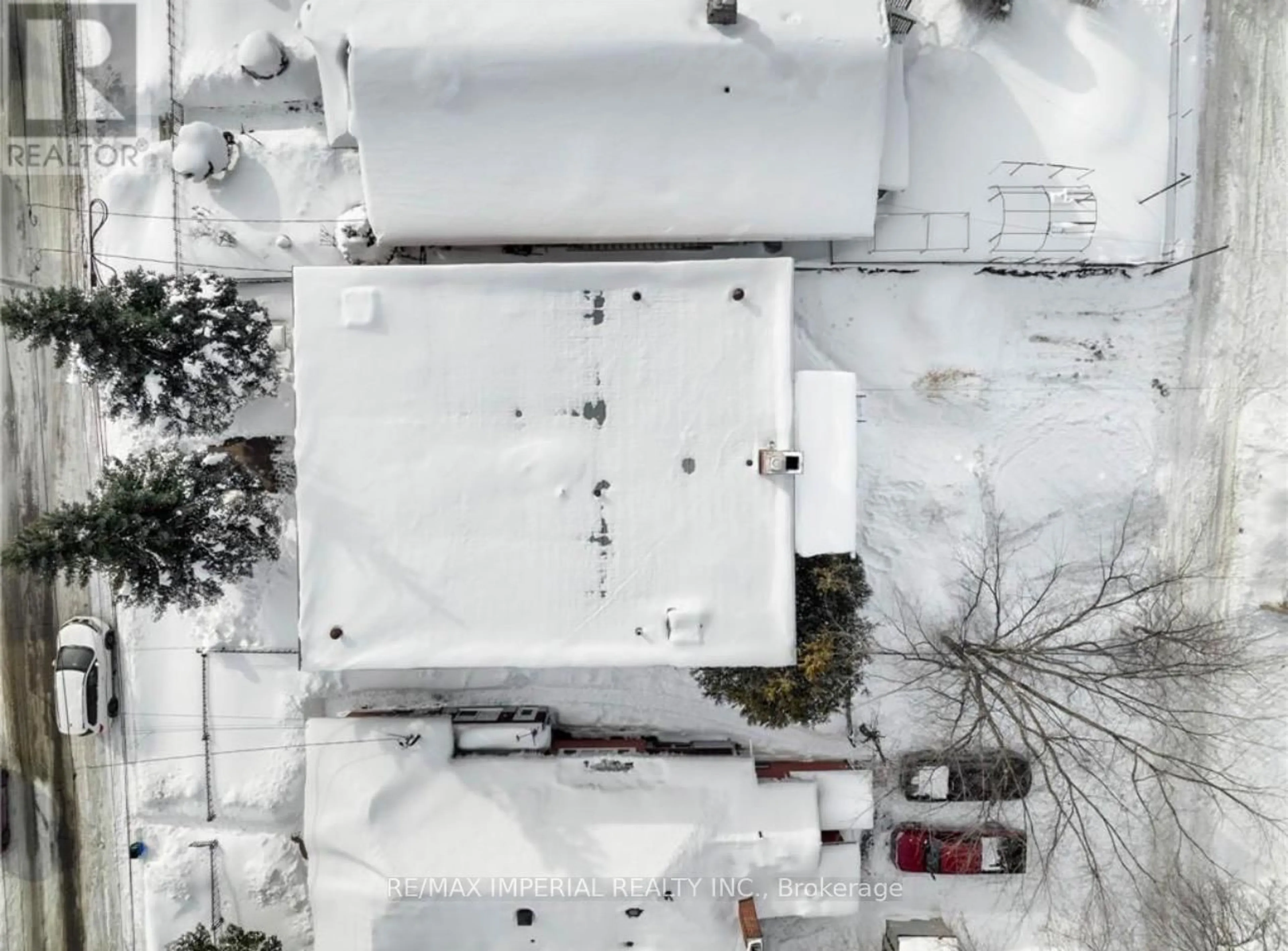 A pic from outside/outdoor area/front of a property/back of a property/a pic from drone, street for 226 OAK St, Greater Sudbury Ontario P3C 1M7