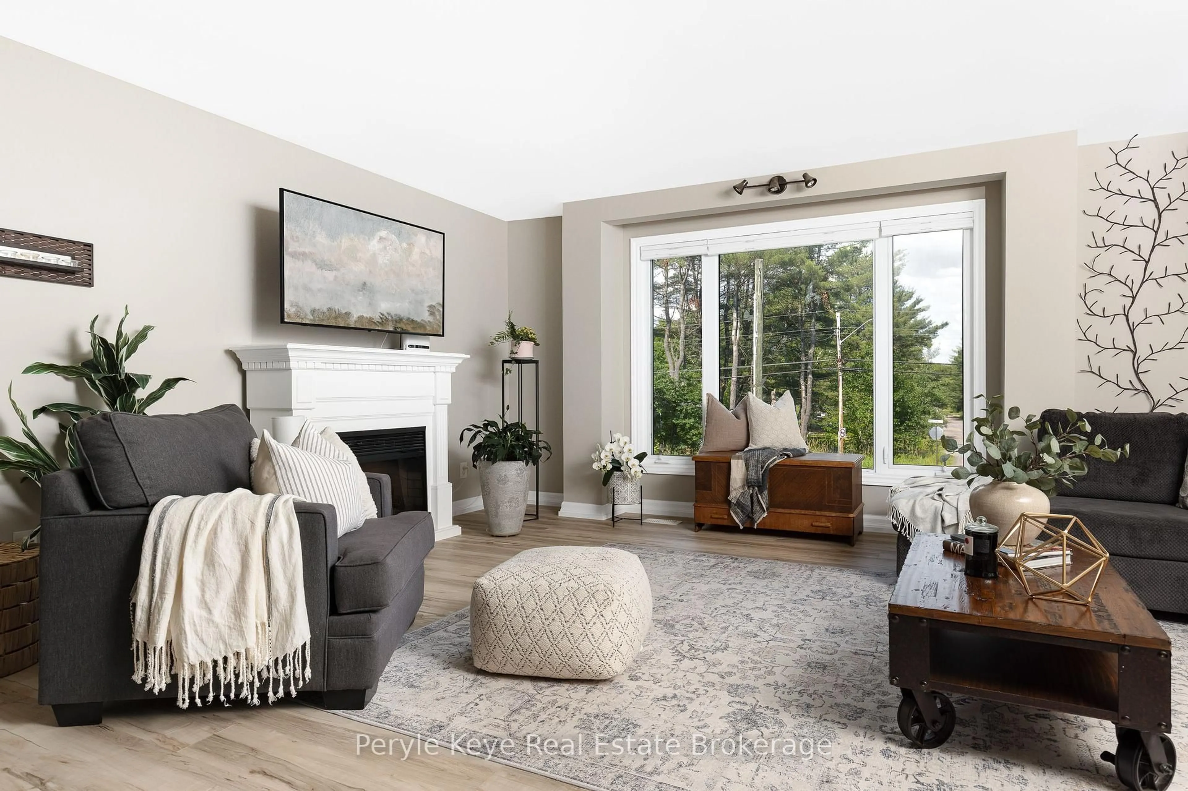 Living room with furniture, unknown for 820 Manitoba St, Bracebridge Ontario P1L 1W9