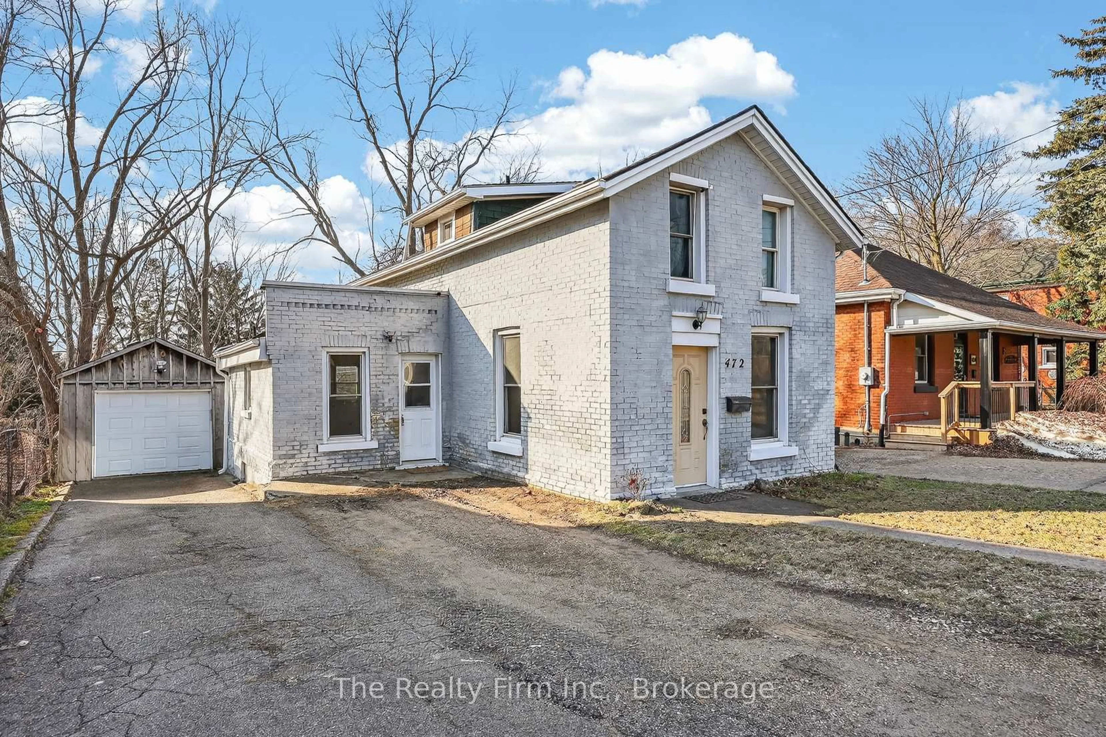 A pic from outside/outdoor area/front of a property/back of a property/a pic from drone, street for 472 Main St, Woodstock Ontario N4S 1T9