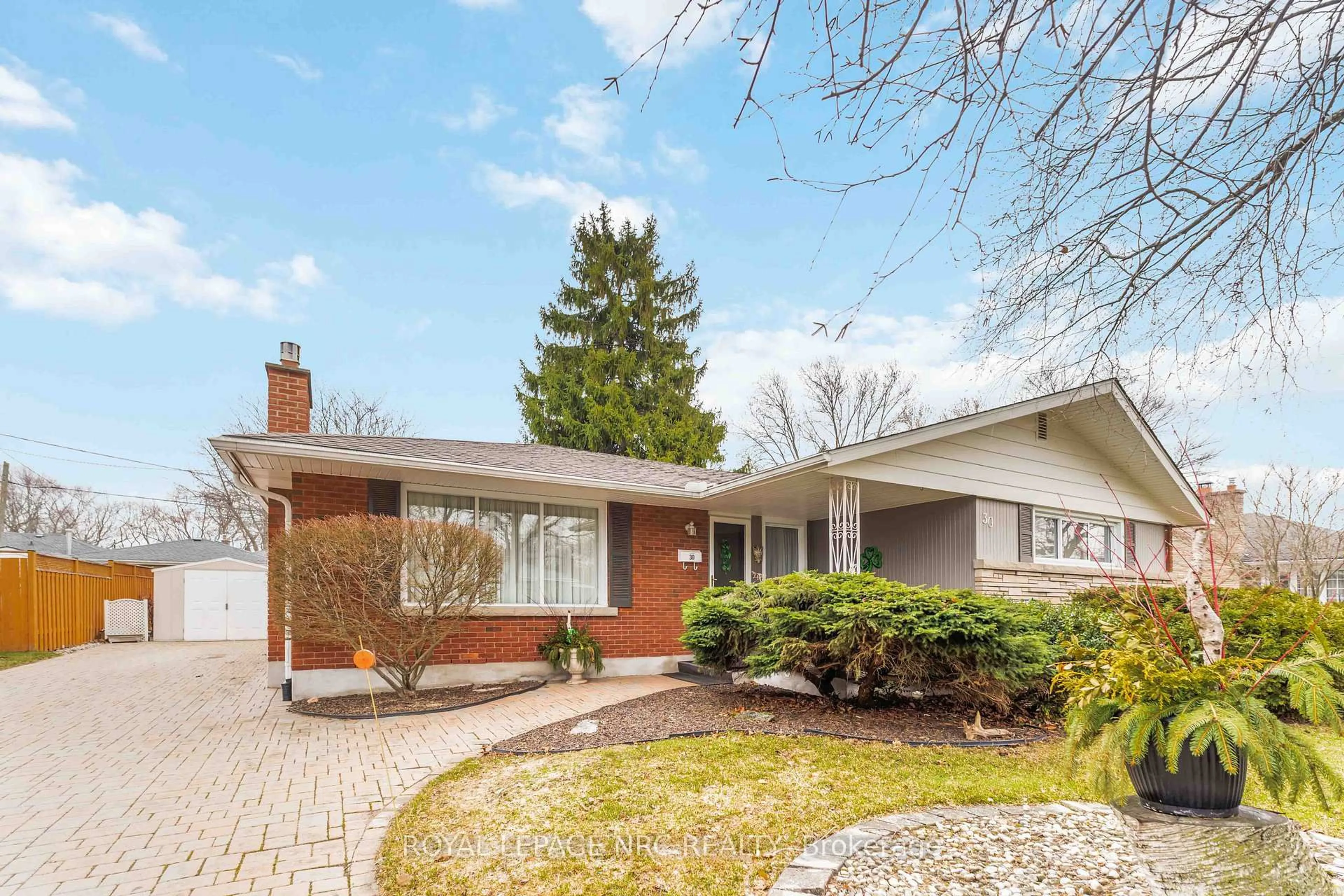 Home with brick exterior material, street for 30 Armour Dr, Welland Ontario L3C 2N8