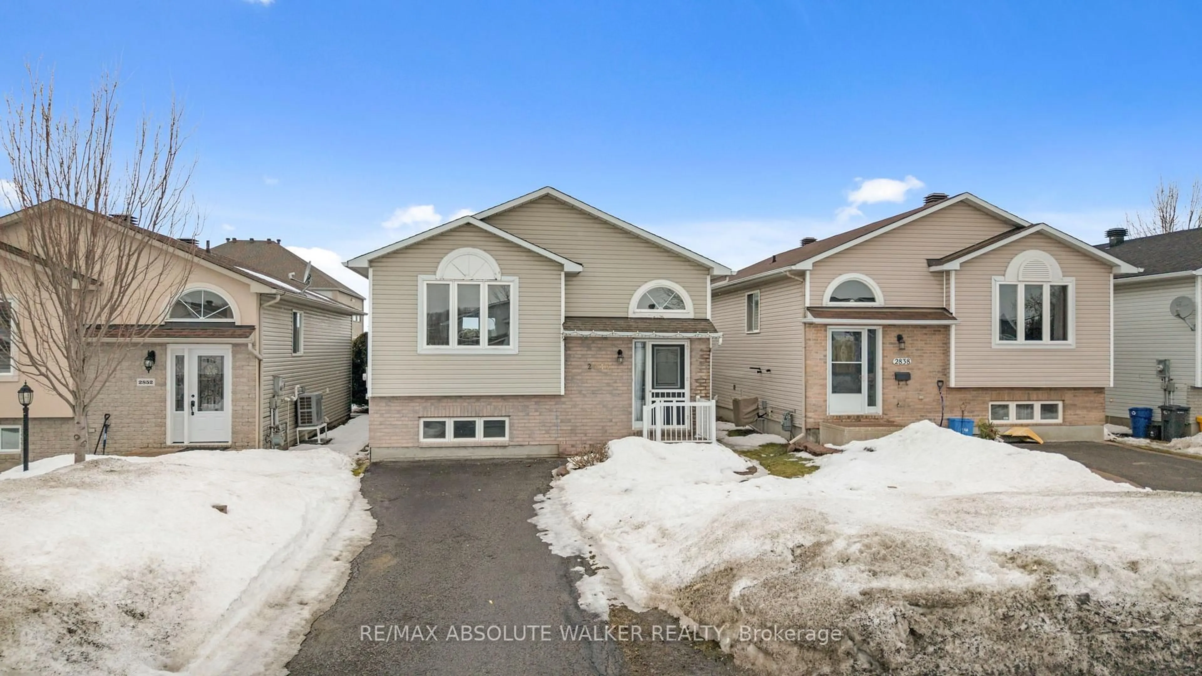 Home with vinyl exterior material, street for 2846 Valerie Pl, Clarence-Rockland Ontario K4K 1R3