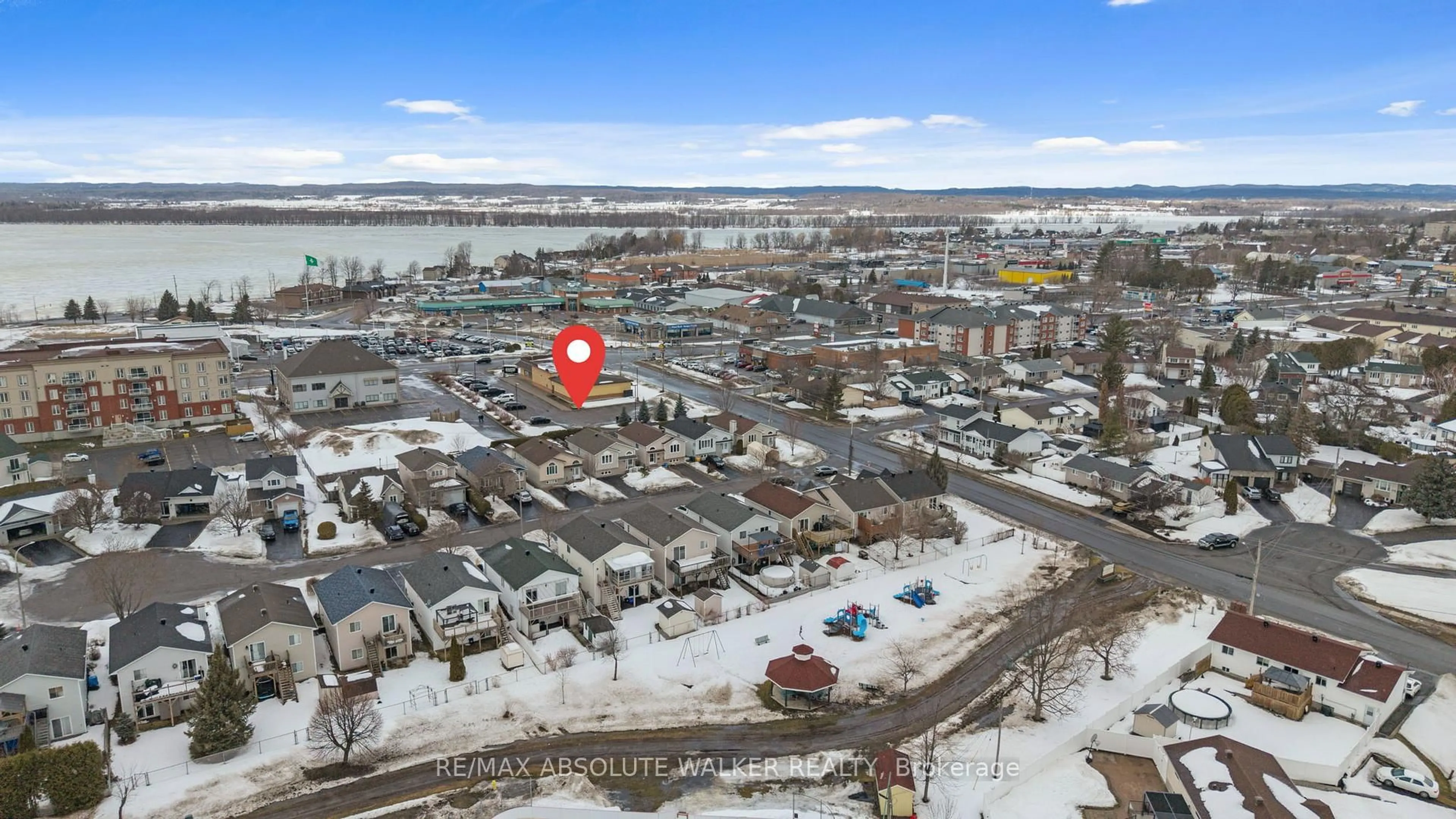 A pic from outside/outdoor area/front of a property/back of a property/a pic from drone, water/lake/river/ocean view for 2846 Valerie Pl, Clarence-Rockland Ontario K4K 1R3
