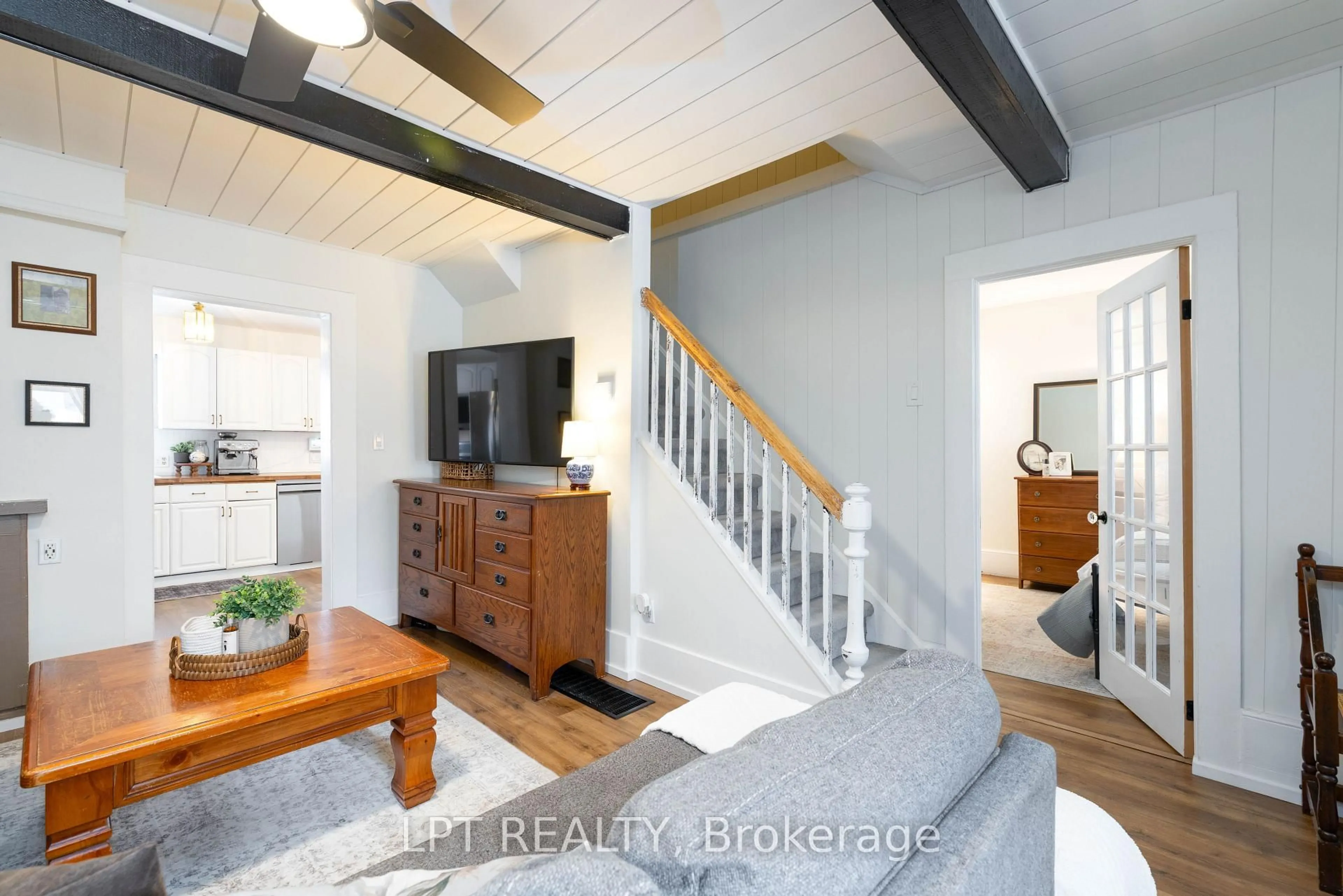 Indoor entryway for 408 Main St, Shelburne Ontario L0N 1S2