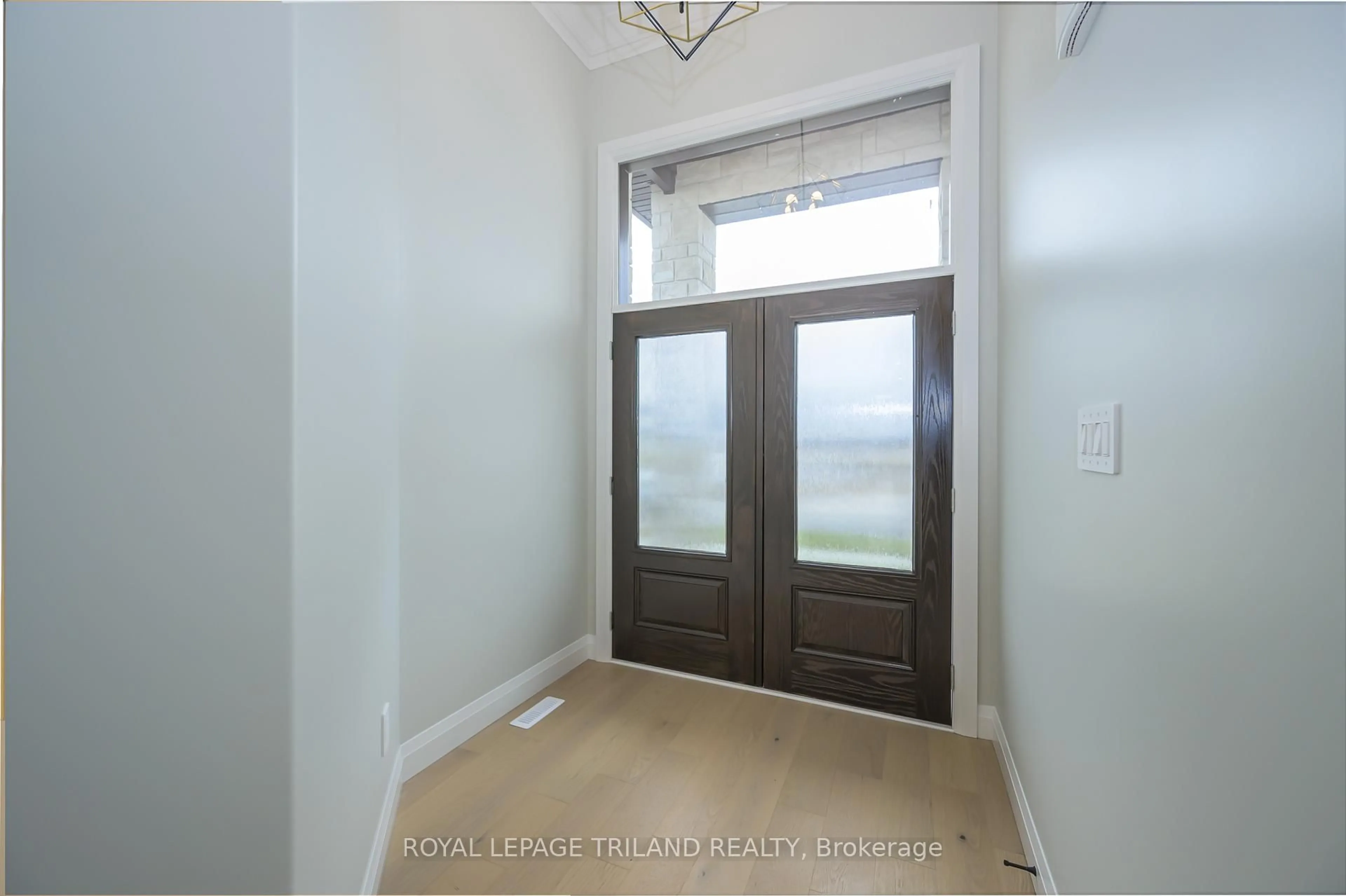 Indoor entryway for 4225 Green Bend Rd, London South Ontario N6P 1J9