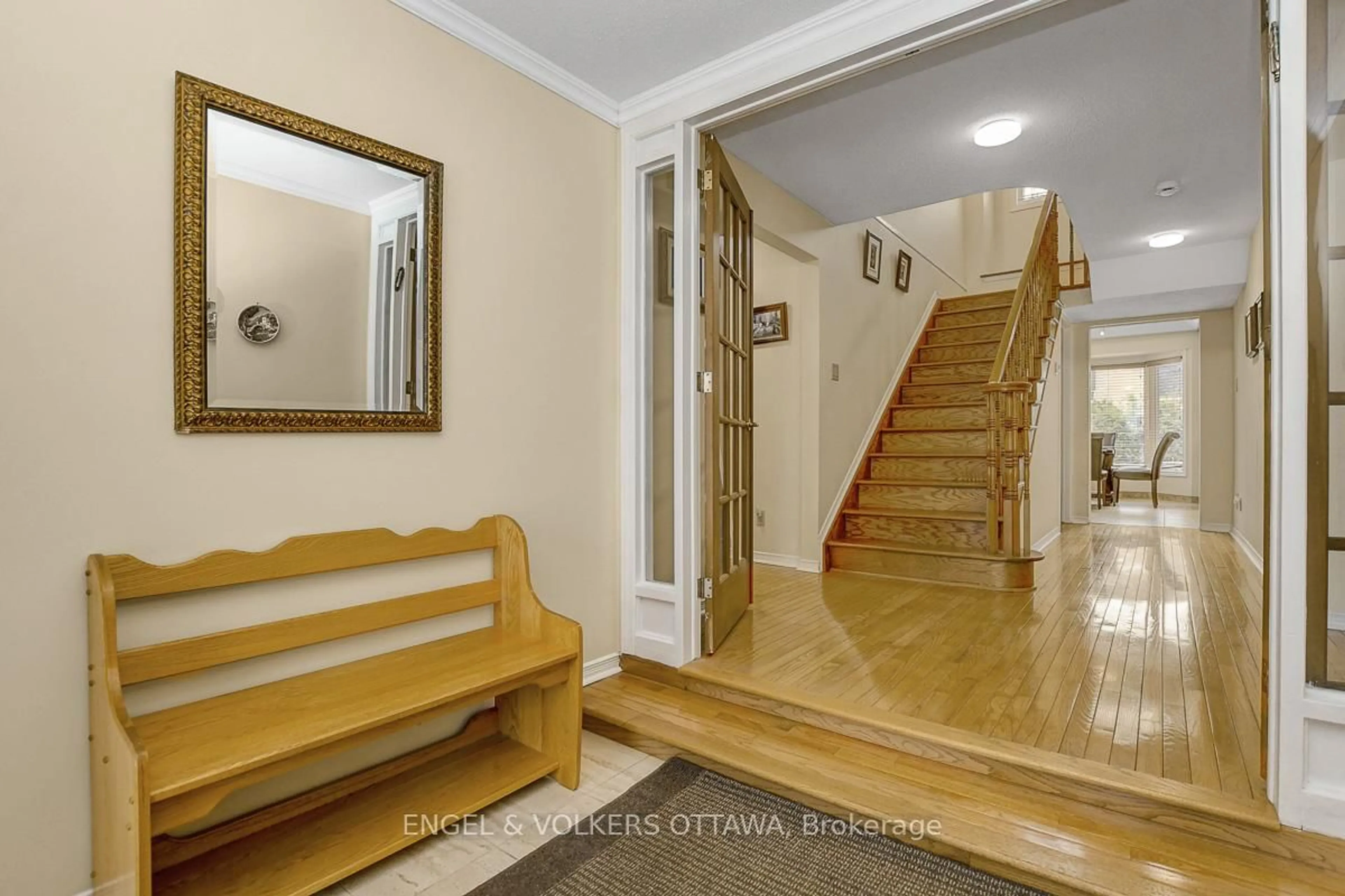 Indoor foyer for 7 Condie St, Ottawa Ontario K2G 5M3