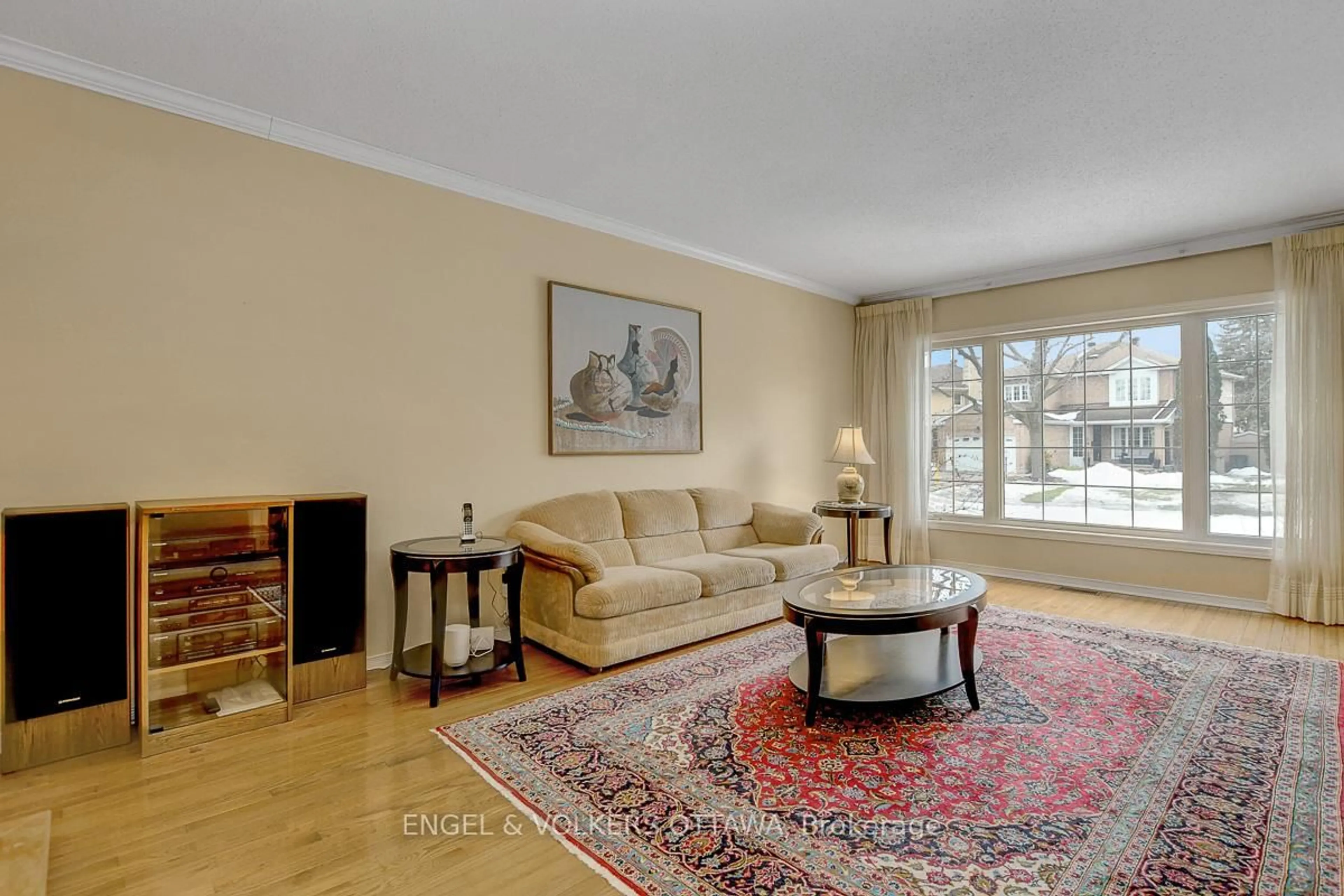 Living room with furniture, unknown for 7 Condie St, Ottawa Ontario K2G 5M3