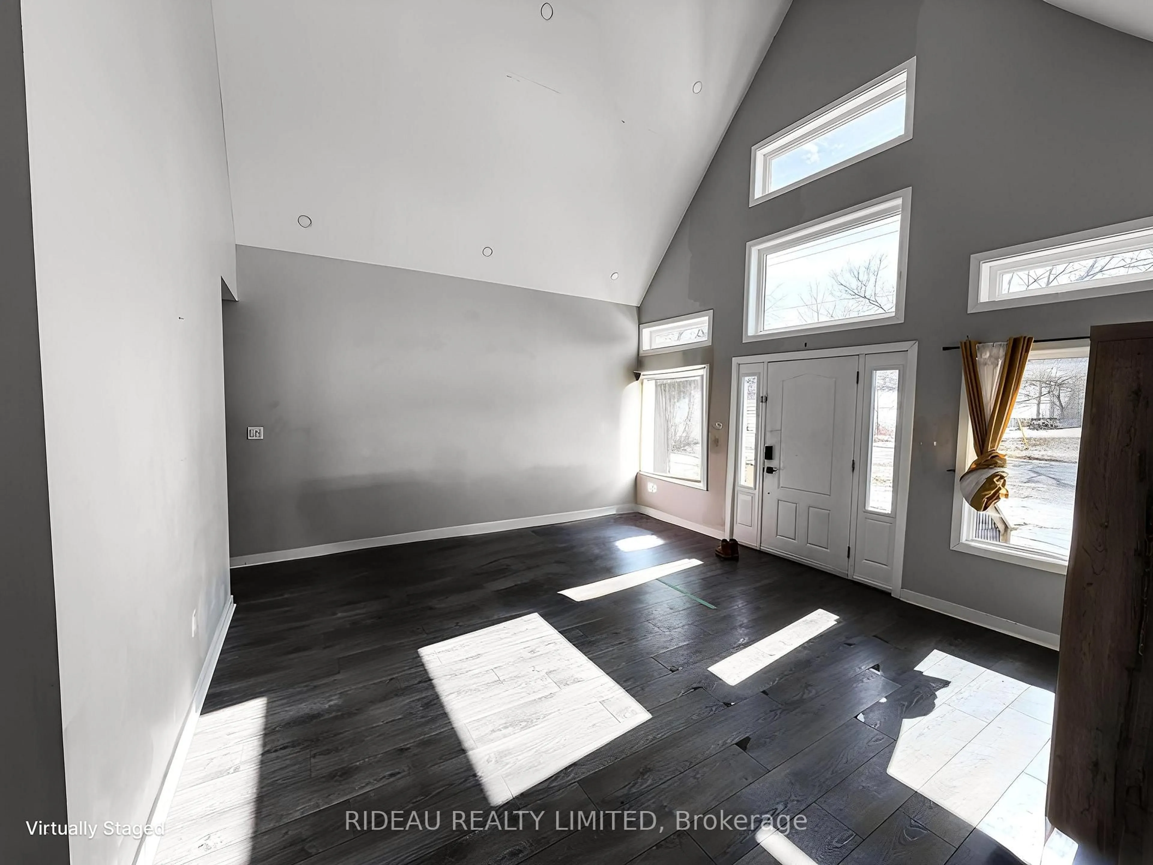 Indoor entryway for 168 Main St, Leeds and the Thousand Islands Ontario K0H 2N0